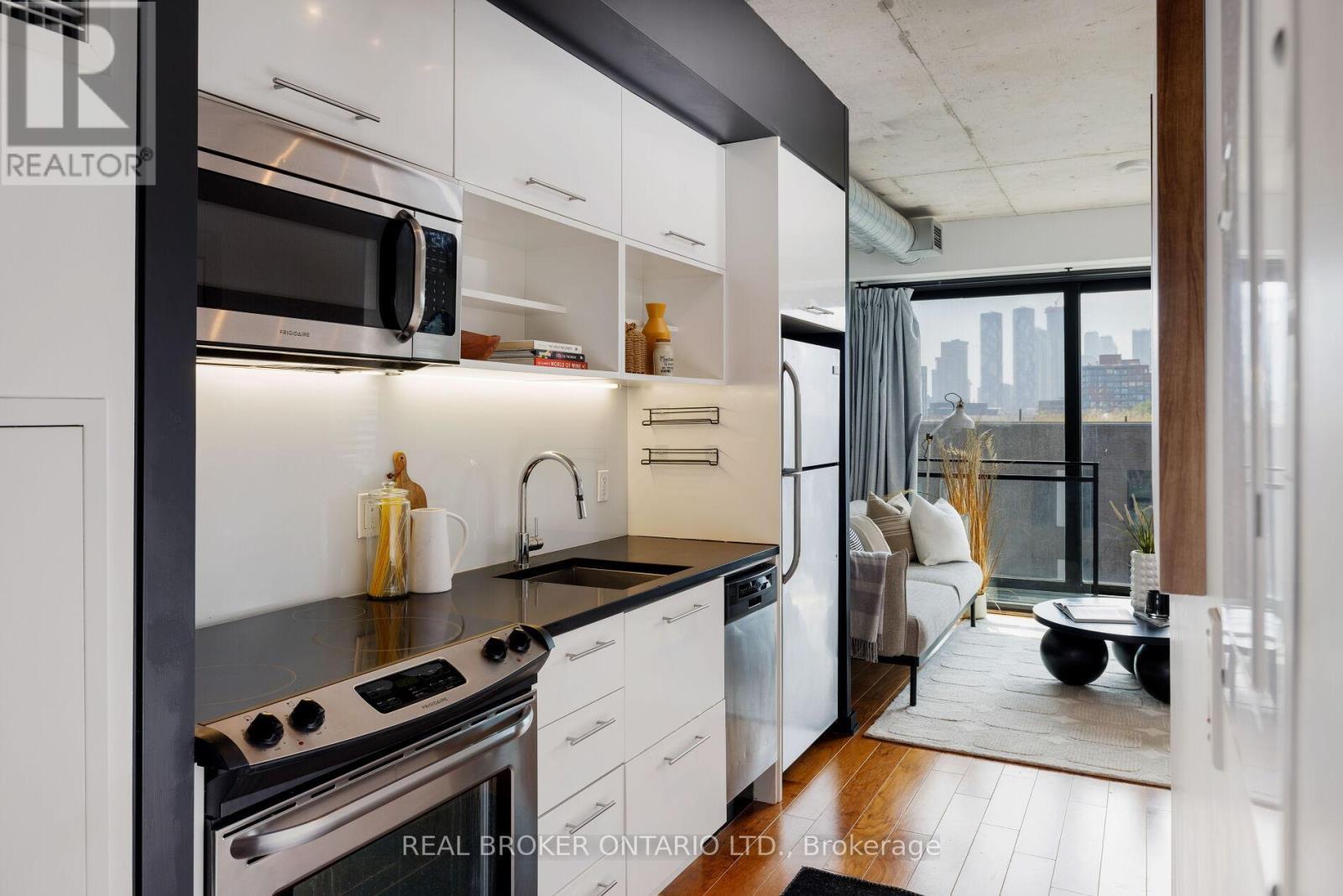 539 - 47 Lower River Street, Toronto, ON - Indoor Photo Showing Kitchen With Upgraded Kitchen