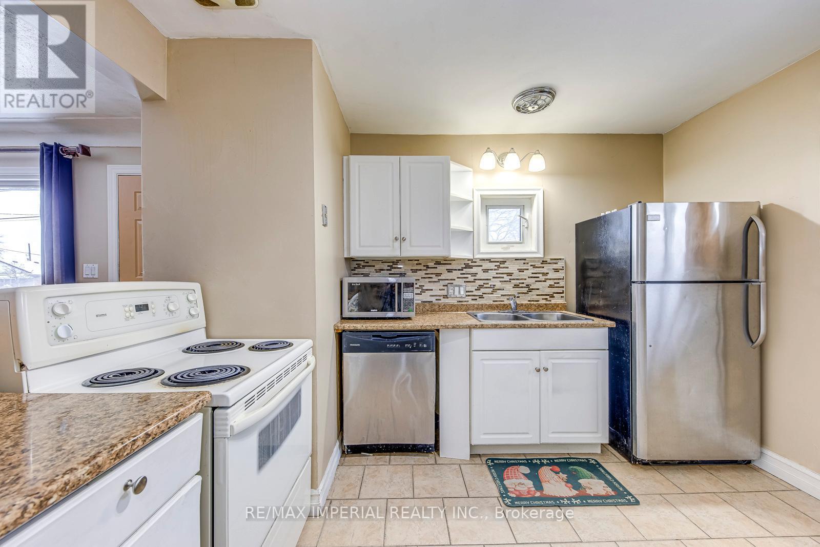 Main - 456 East 13Th Street, Hamilton, ON - Indoor Photo Showing Kitchen With Double Sink