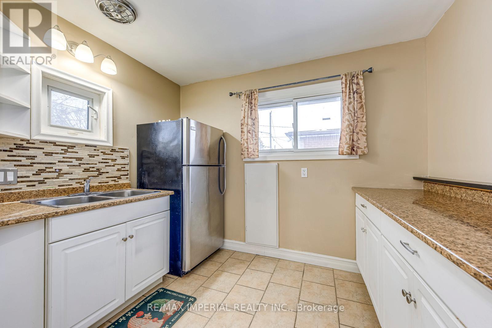 Main - 456 East 13Th Street, Hamilton, ON - Indoor Photo Showing Kitchen With Double Sink
