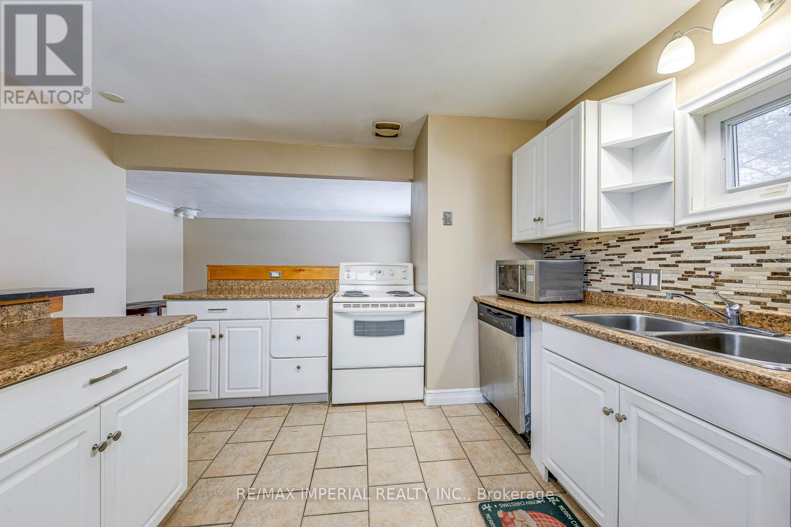 Main - 456 East 13Th Street, Hamilton, ON - Indoor Photo Showing Kitchen With Double Sink