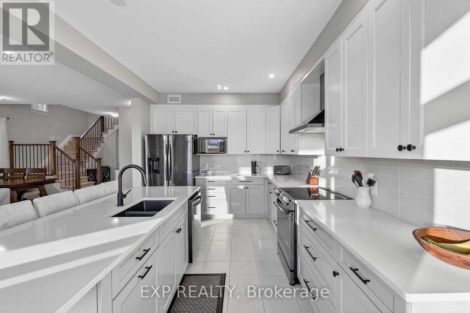 1375 Monarch Drive, Kingston (City Northwest), ON - Indoor Photo Showing Kitchen With Double Sink With Upgraded Kitchen