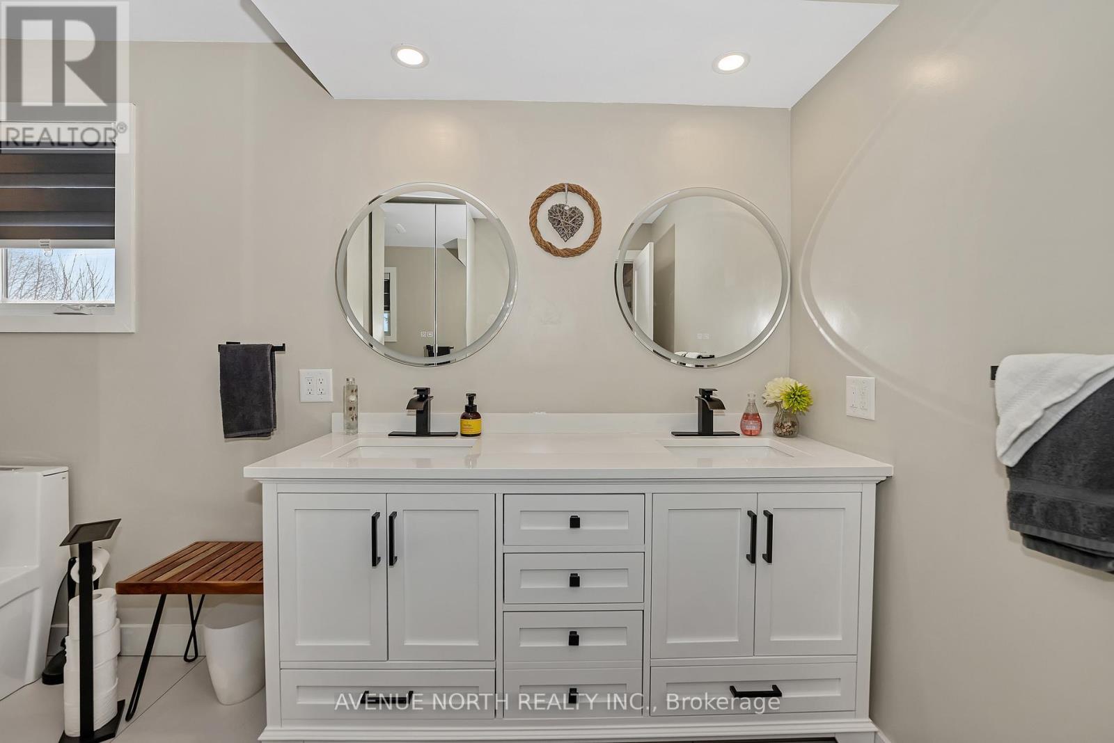 7028 Shadow Ridge Drive, Ottawa, ON - Indoor Photo Showing Bathroom