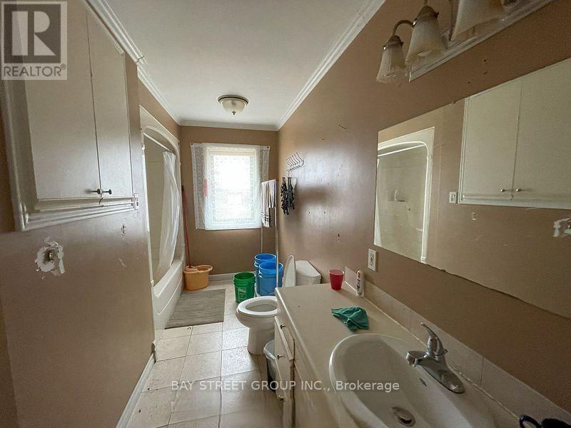 4390 South Service Road, Lincoln (Lincoln Lake), ON