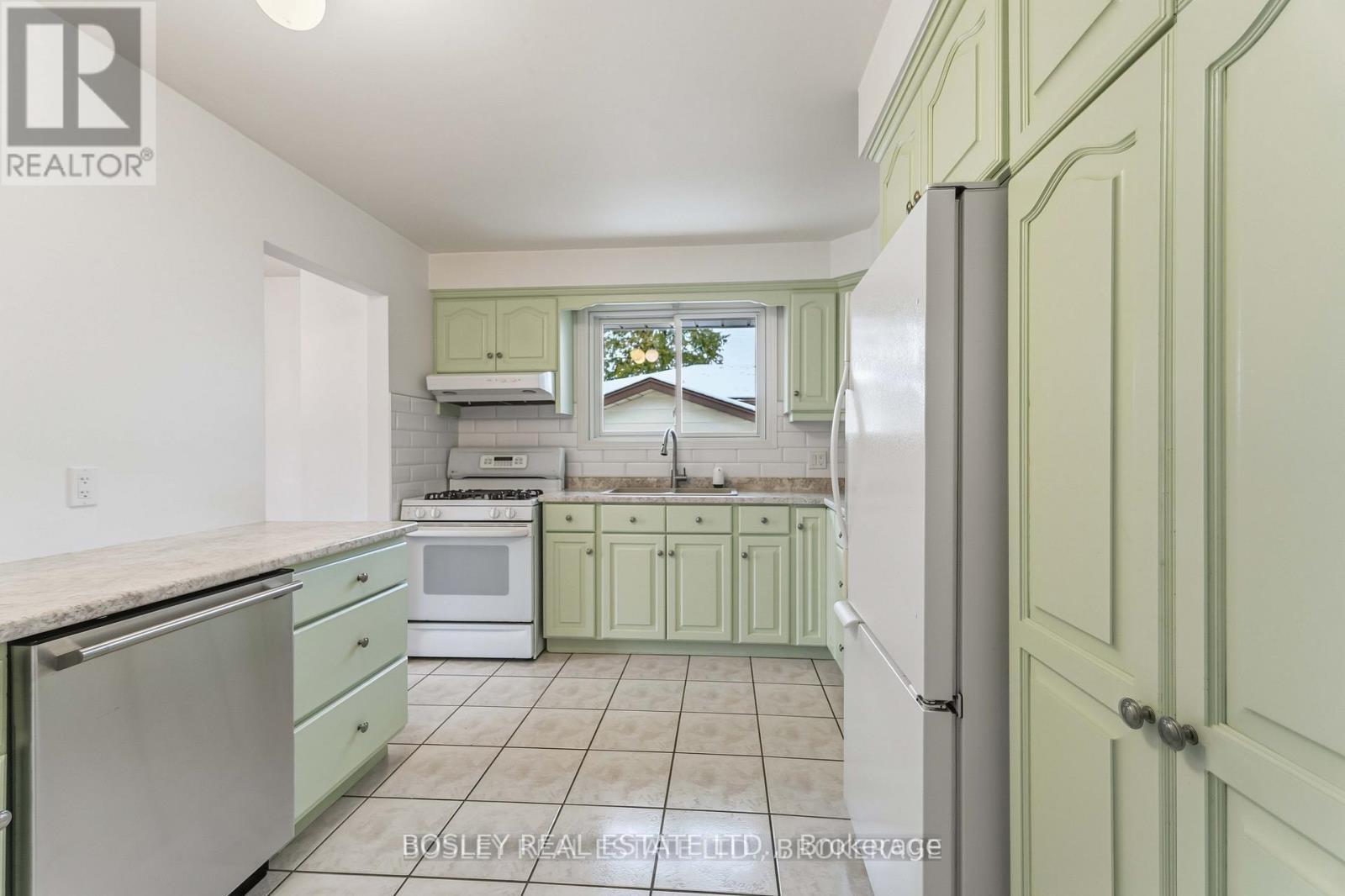 21 Jeanette Drive, St. Catharines (Vine/Linwell), ON - Indoor Photo Showing Kitchen