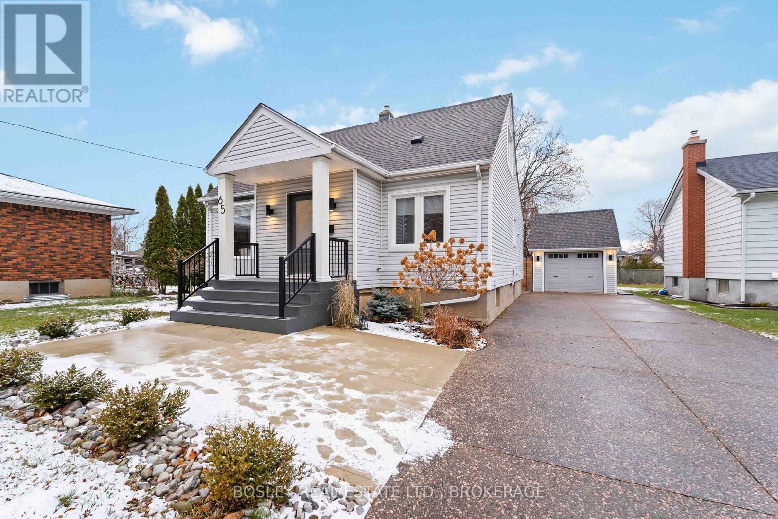 65 Glen Park Drive in prime north end! - 65 Glen Park Road, St. Catharines (Vine/Linwell), ON - Outdoor With Facade