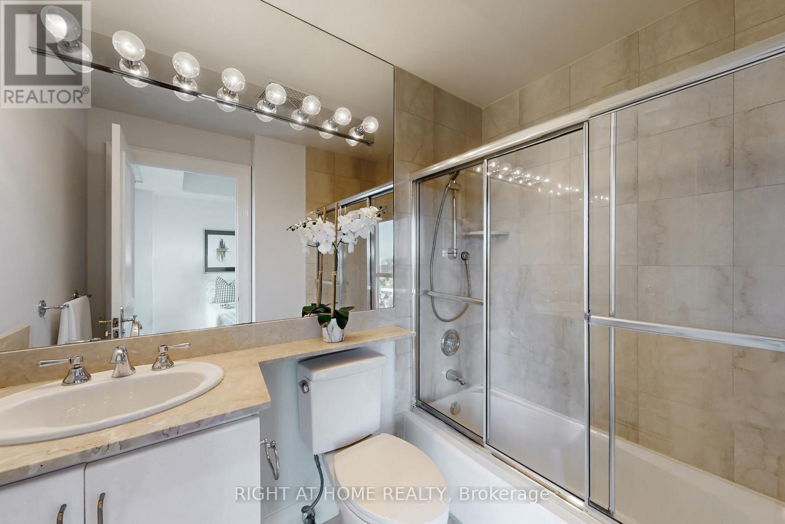 1201 - 38 Avenue Road, Toronto, ON - Indoor Photo Showing Bathroom