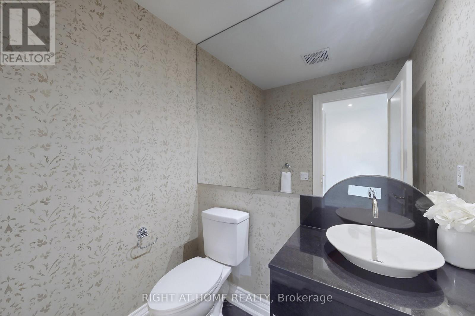 1201 - 38 Avenue Road, Toronto, ON - Indoor Photo Showing Bathroom