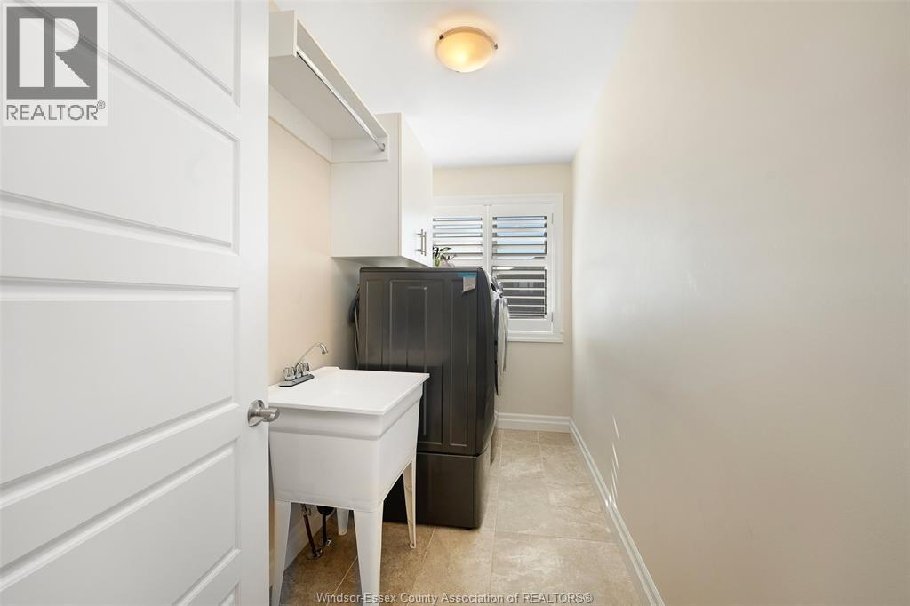 1345 Deer Run Trail, Lakeshore, ON - Indoor Photo Showing Laundry Room