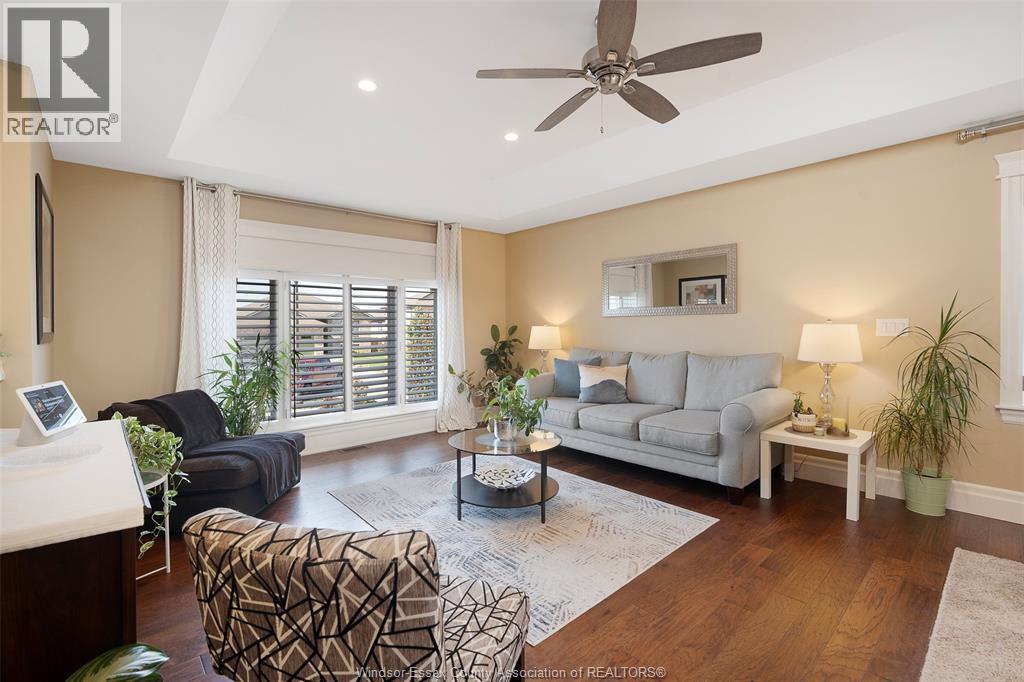 1345 Deer Run Trail, Lakeshore, ON - Indoor Photo Showing Living Room