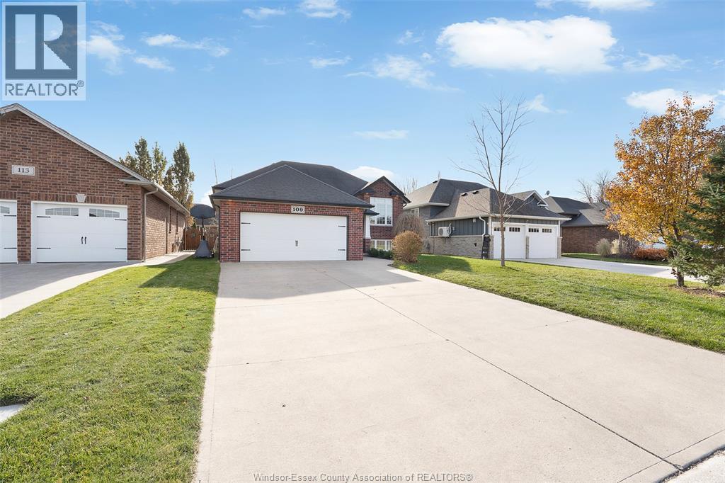 109 Goodburn Crt, Essex, ON - Outdoor With Facade