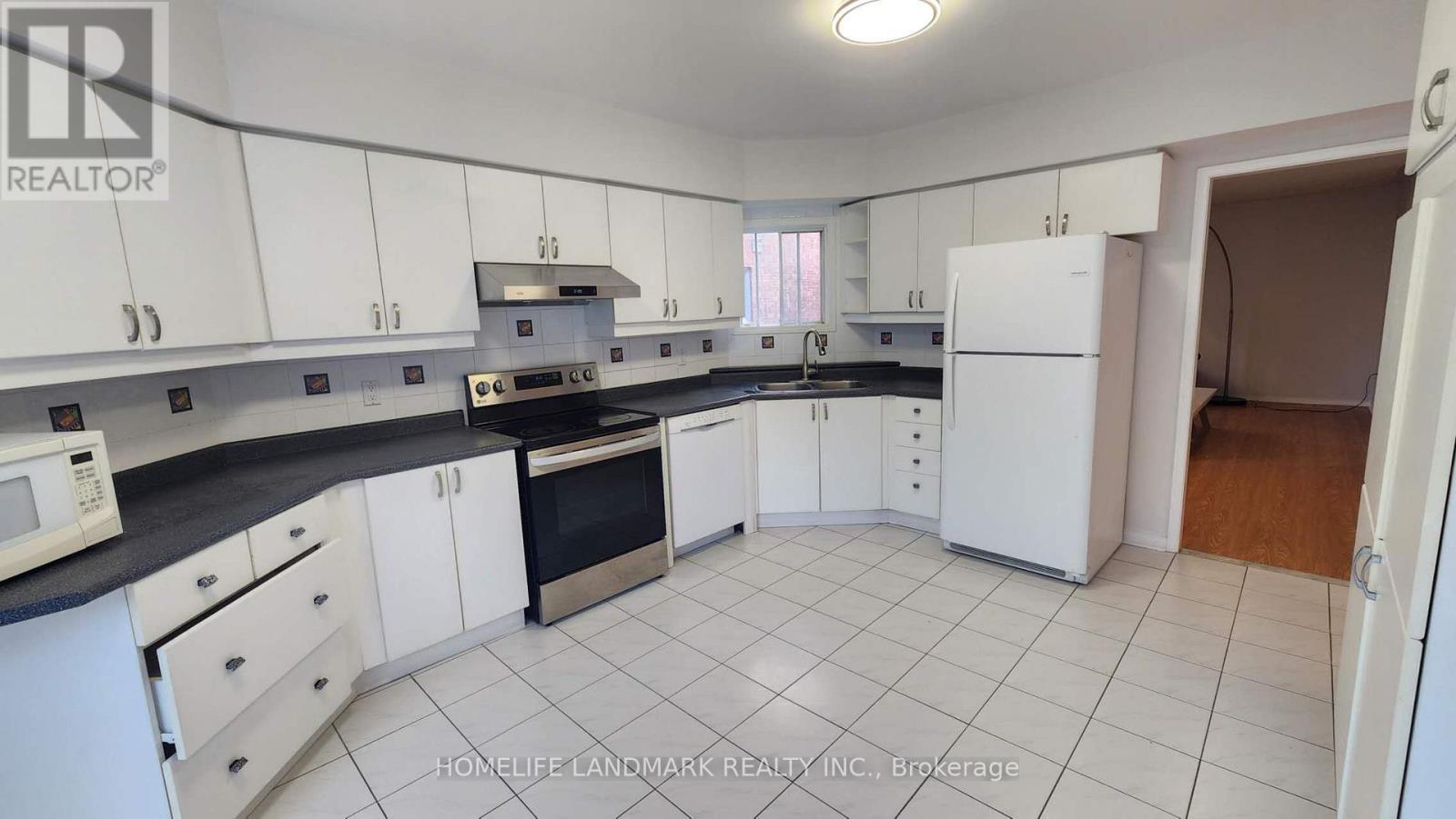 48 Painted Rock Avenue, Richmond Hill, ON - Indoor Photo Showing Kitchen With Double Sink