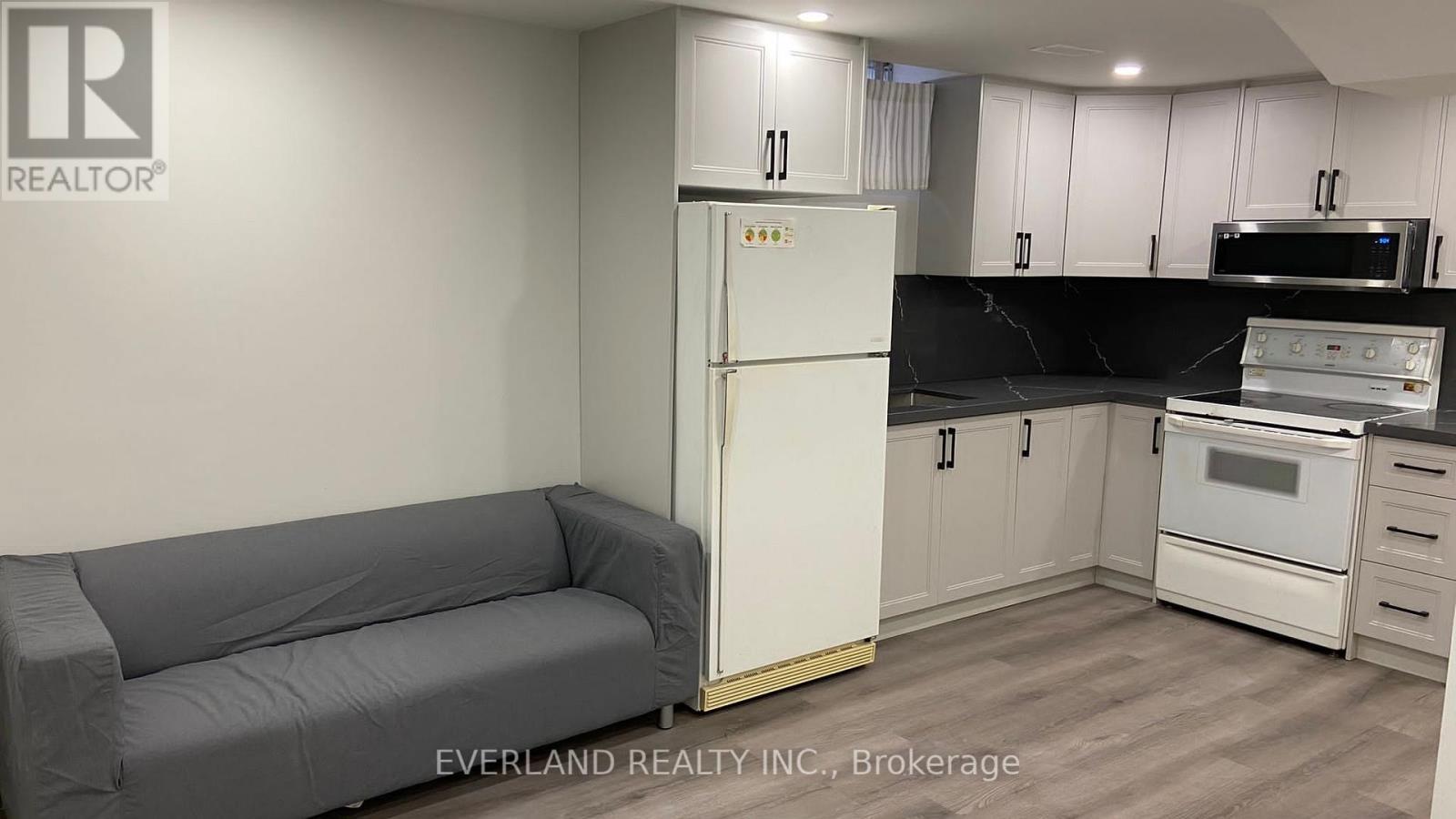 Bsmt B - 10 Damian Drive, Richmond Hill, ON - Indoor Photo Showing Kitchen