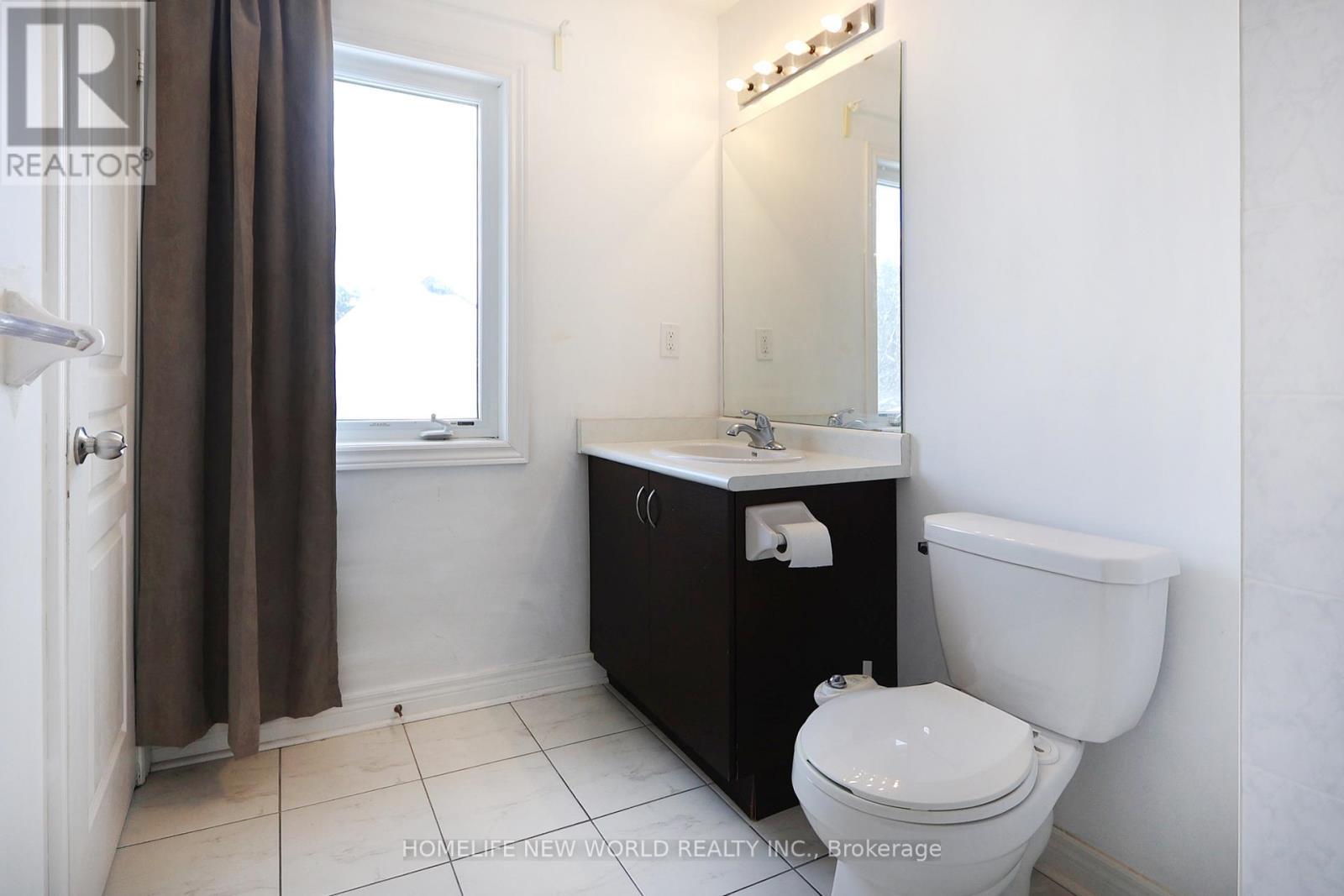 2Nd Master Bedroom - 41 Pulpwood Cres Crescent, Richmond Hill, ON - Indoor Photo Showing Bathroom
