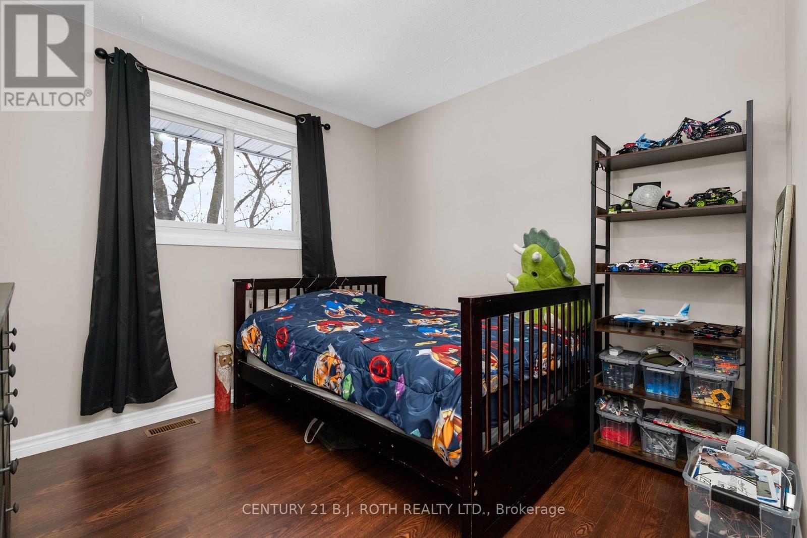 440 Barrie Road, Orillia, ON - Indoor Photo Showing Bedroom