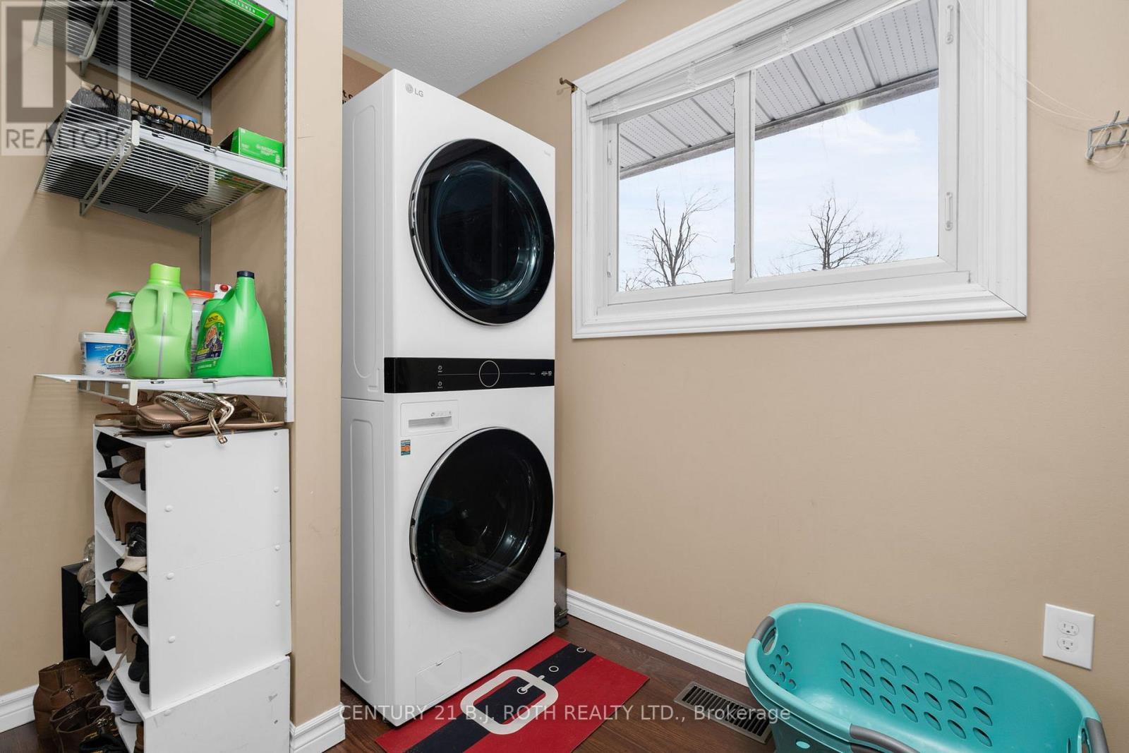 440 Barrie Road, Orillia, ON - Indoor Photo Showing Laundry Room