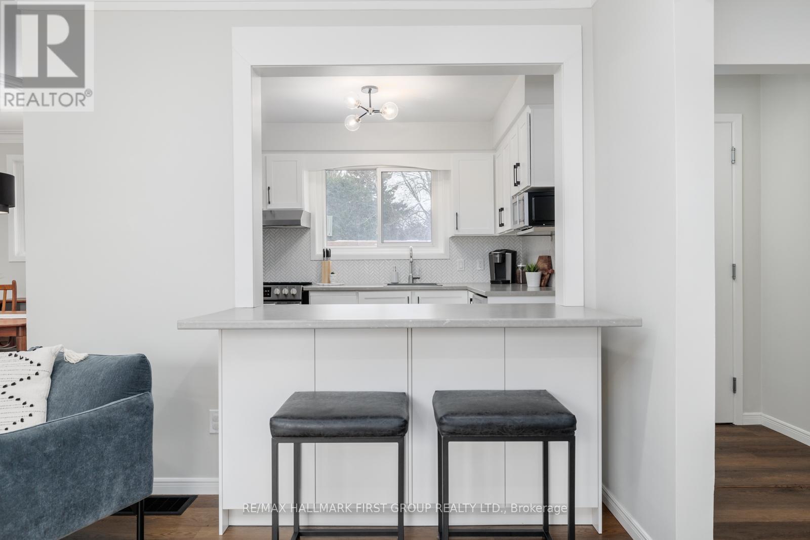 12 Lambs Lane, Clarington, ON - Indoor