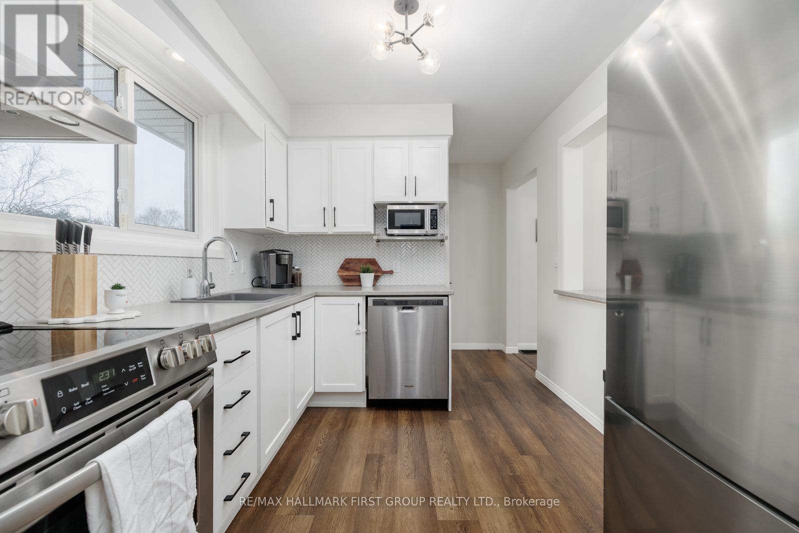 12 Lambs Lane, Clarington, ON - Indoor Photo Showing Kitchen With Stainless Steel Kitchen With Upgraded Kitchen