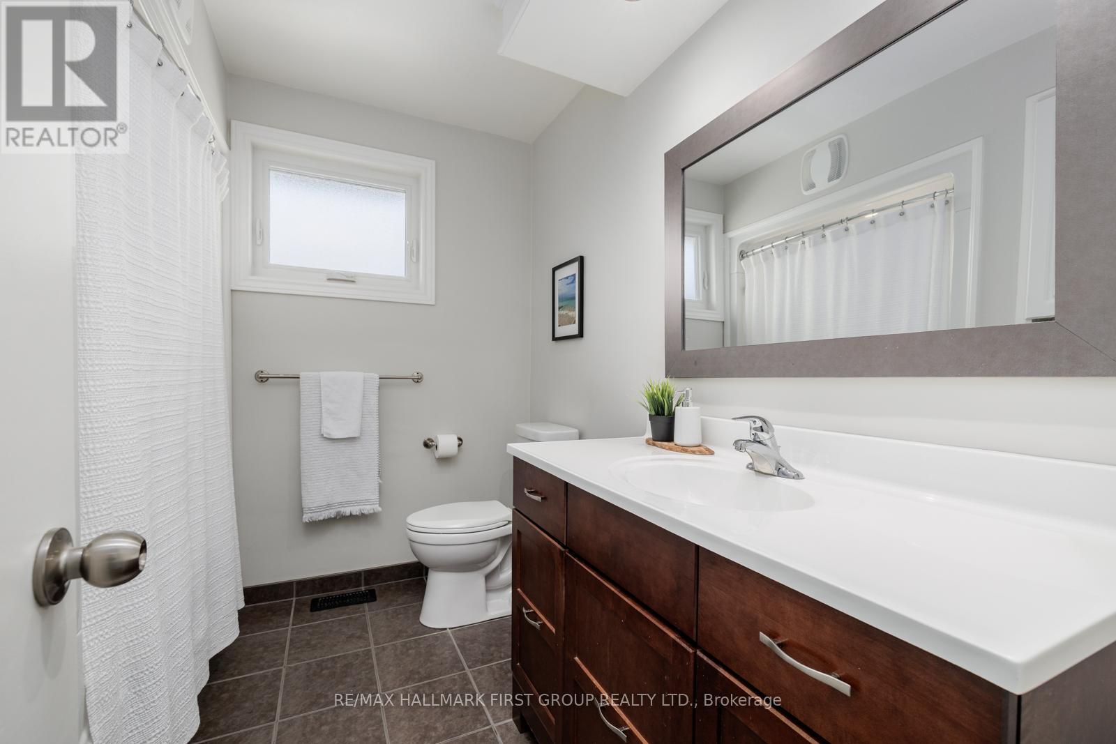 12 Lambs Lane, Clarington, ON - Indoor Photo Showing Bathroom