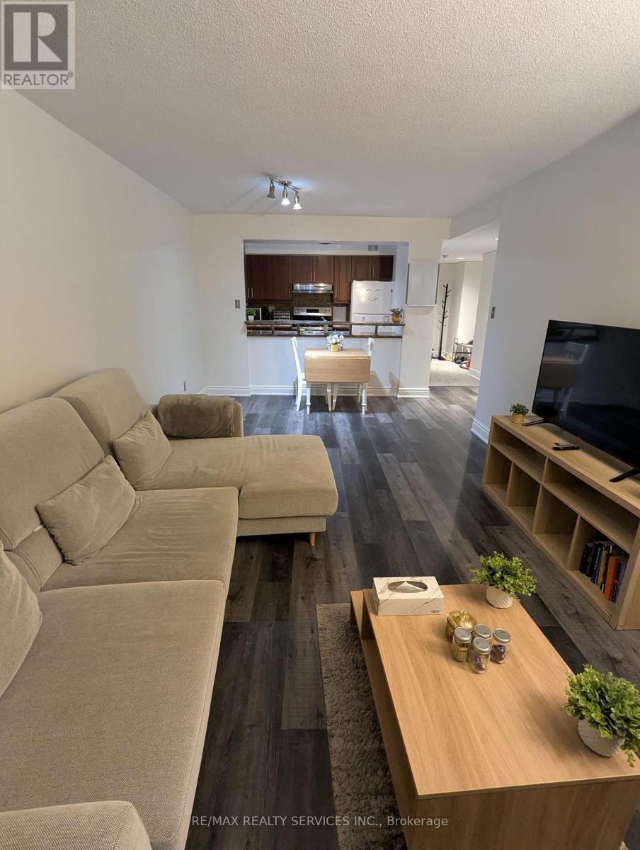 1003 - 50 Eglinton Avenue W, Mississauga, ON - Indoor Photo Showing Living Room