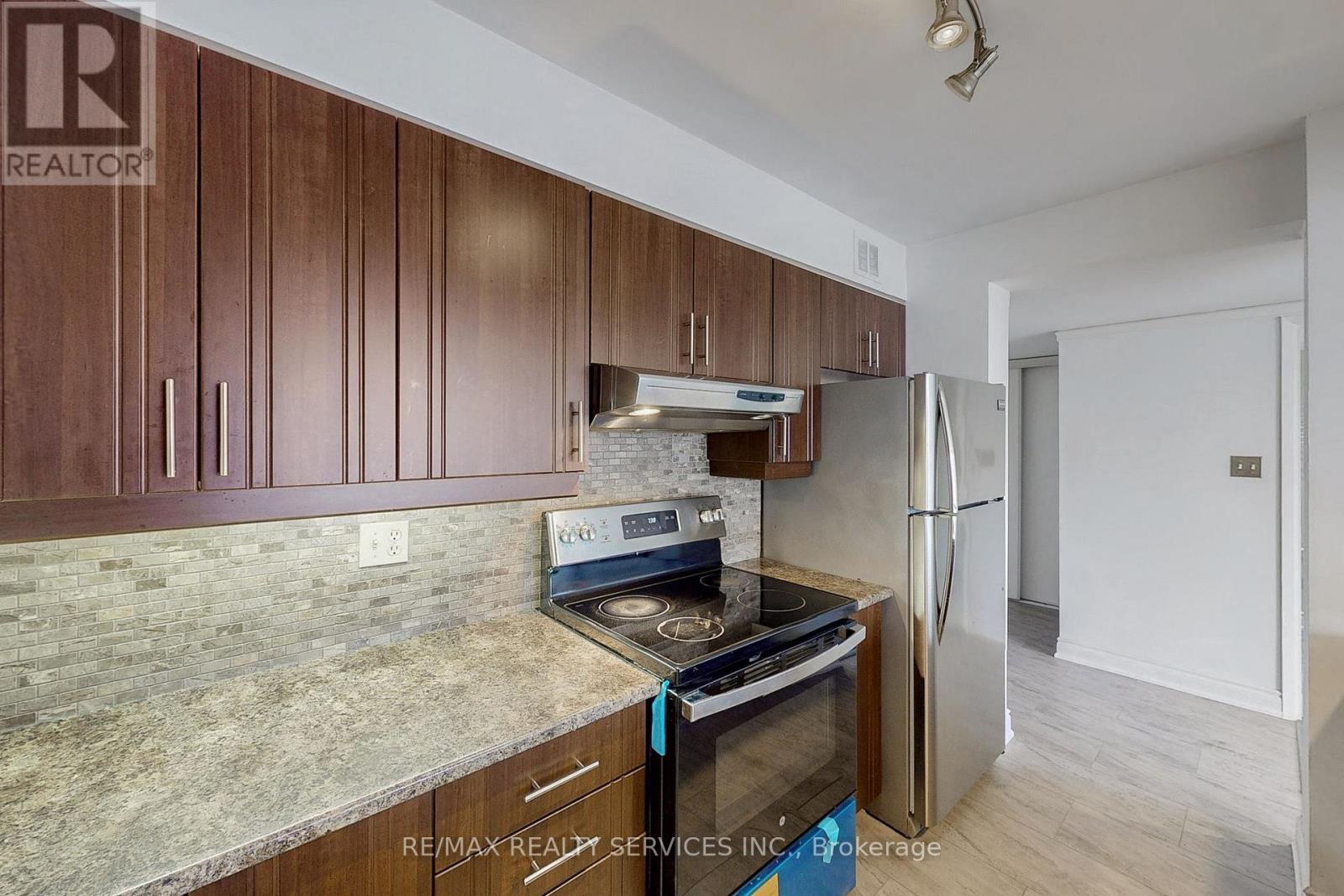 1003 - 50 Eglinton Avenue W, Mississauga, ON - Indoor Photo Showing Kitchen With Stainless Steel Kitchen
