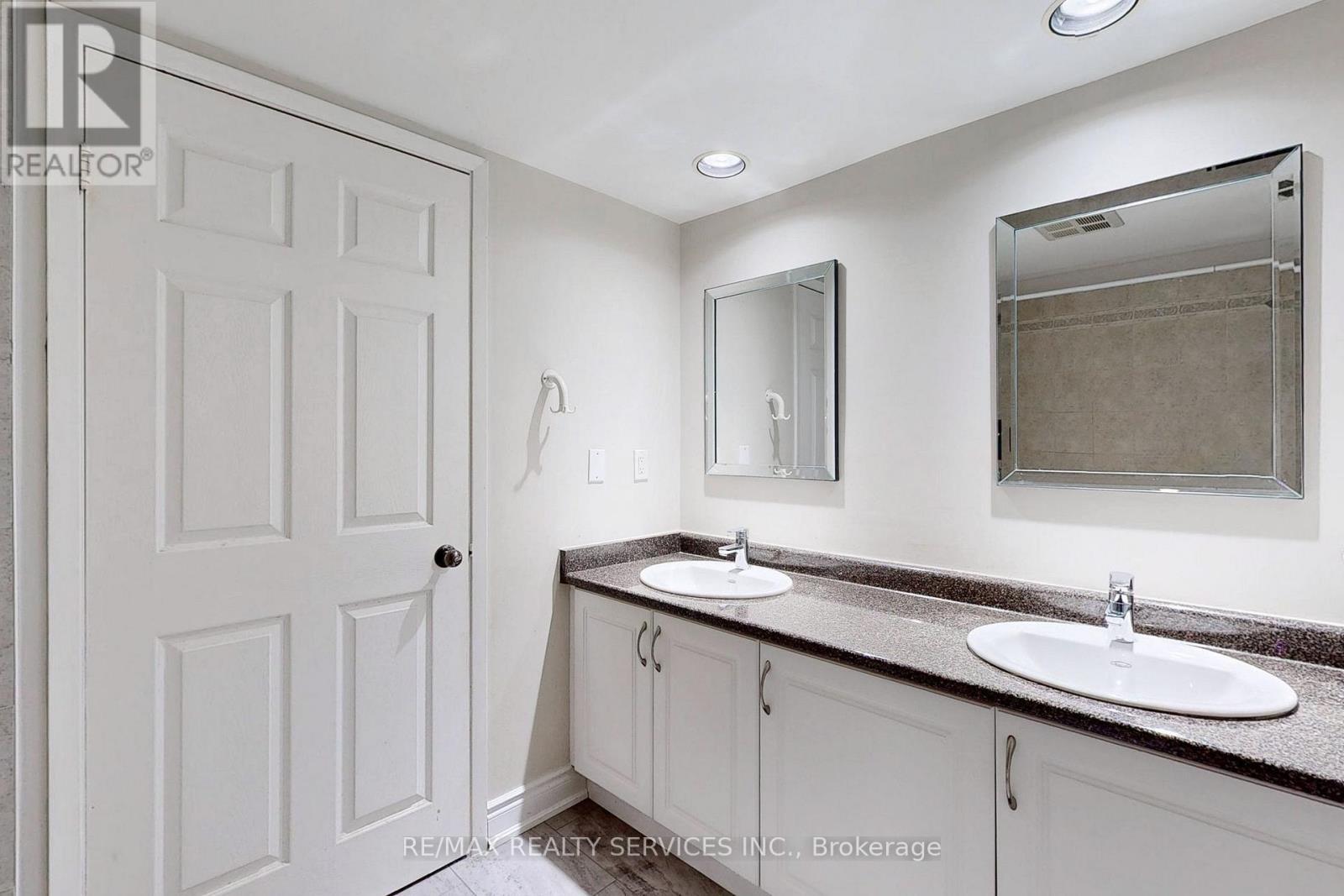 1003 - 50 Eglinton Avenue W, Mississauga, ON - Indoor Photo Showing Bathroom