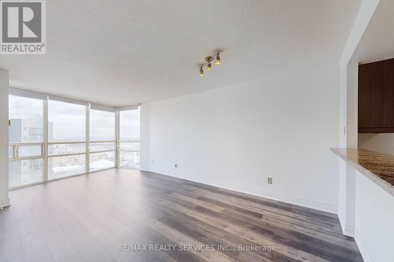 1003 - 50 Eglinton Avenue W, Mississauga, ON - Indoor