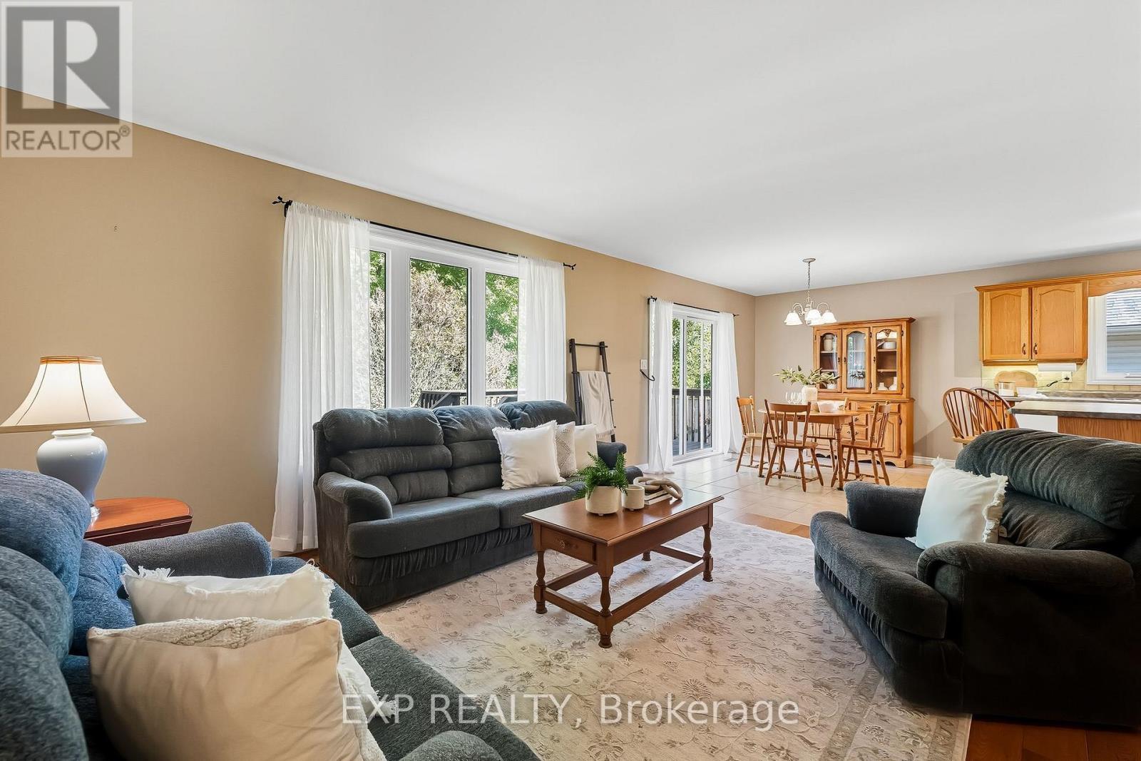 9 Lucas Court, Brighton, ON - Indoor Photo Showing Living Room