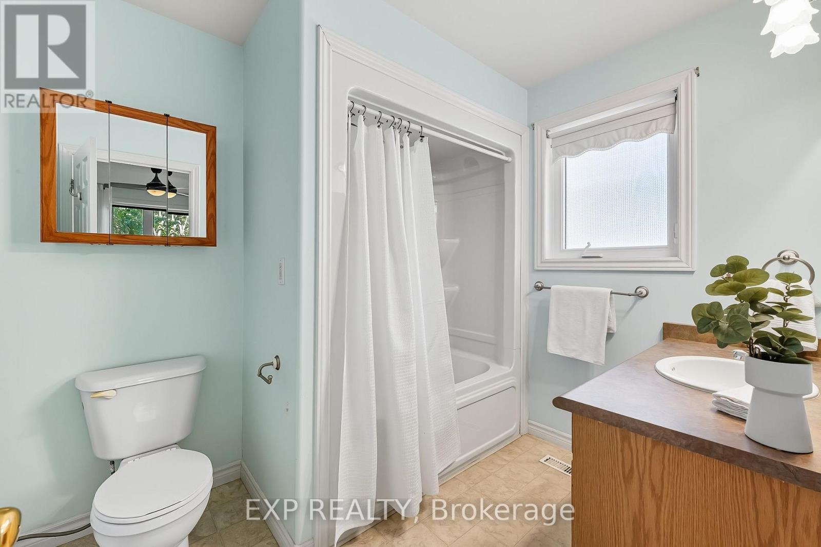 9 Lucas Court, Brighton, ON - Indoor Photo Showing Bathroom