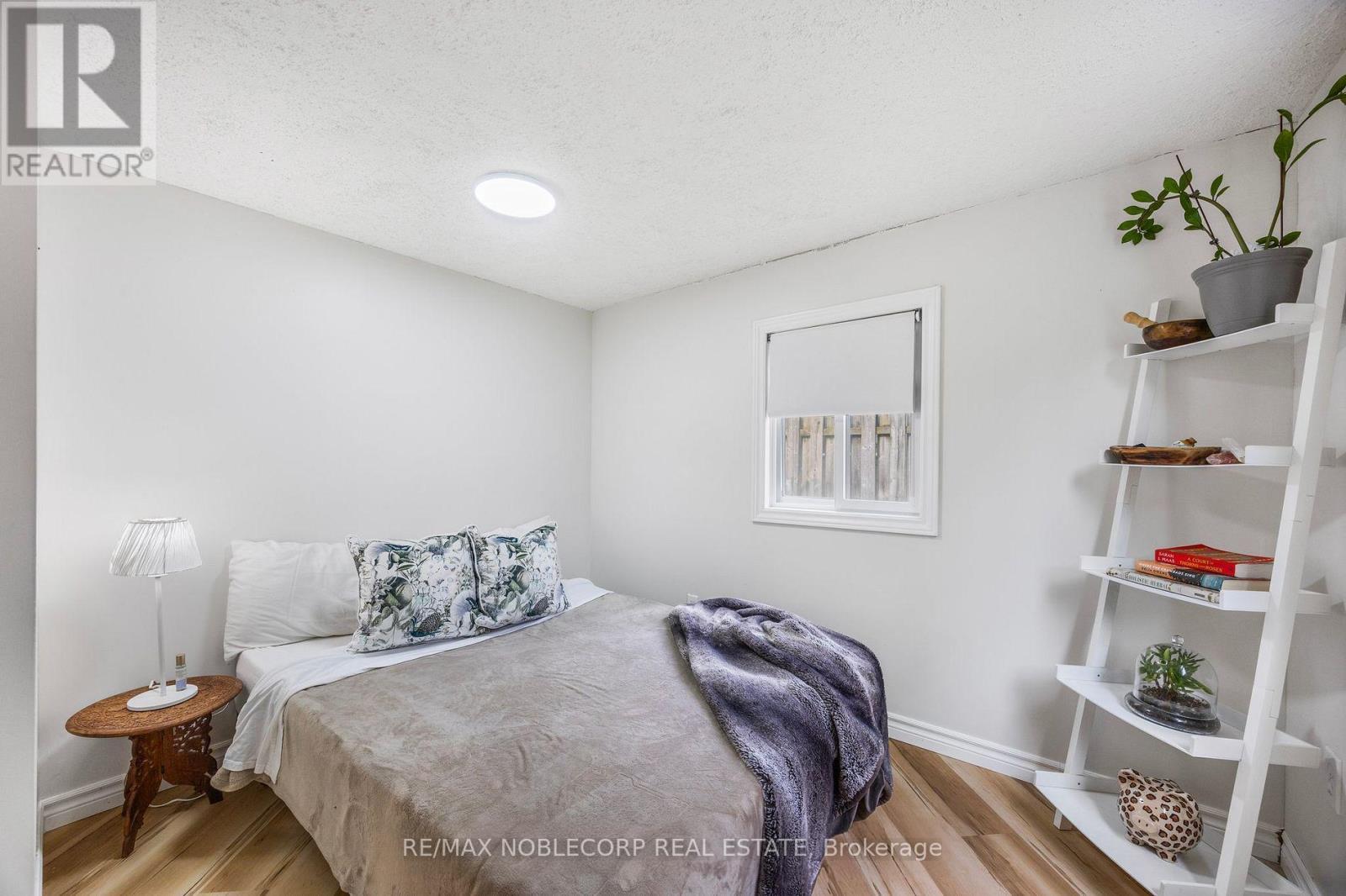 742 9Th Line, Innisfil, ON - Indoor Photo Showing Bedroom