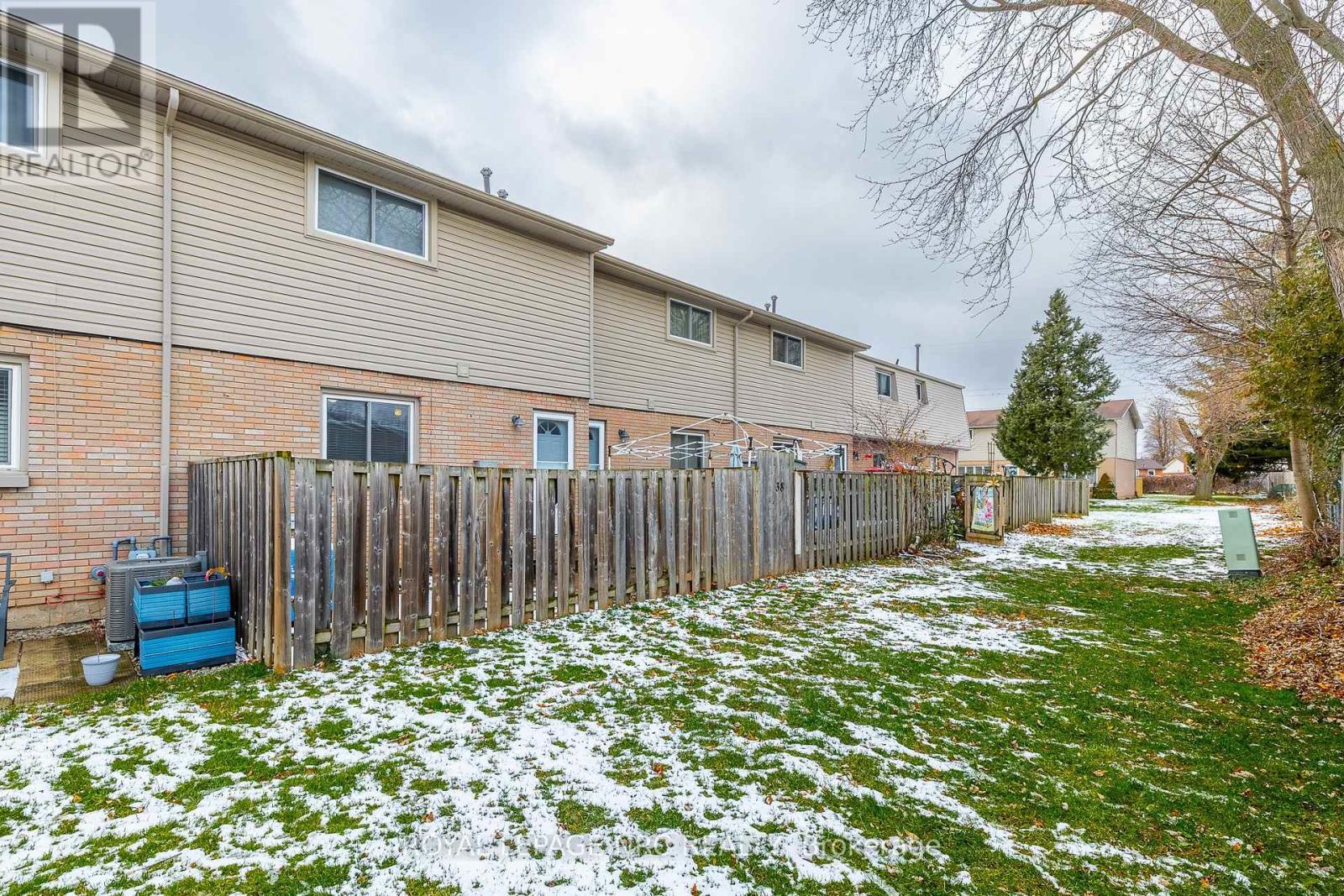 39 - 4215 Meadowvale Drive, Niagara Falls (Morrison), ON - Outdoor With Exterior