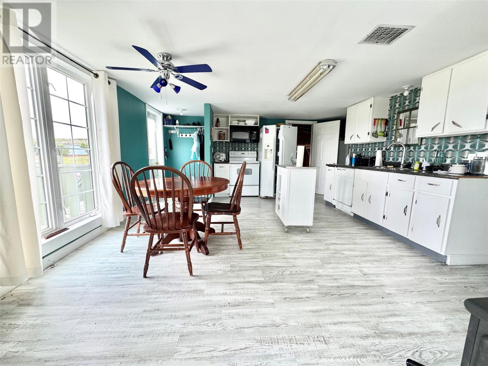 16 B Brown'S Road, Joe Batts Arm, NL - Indoor