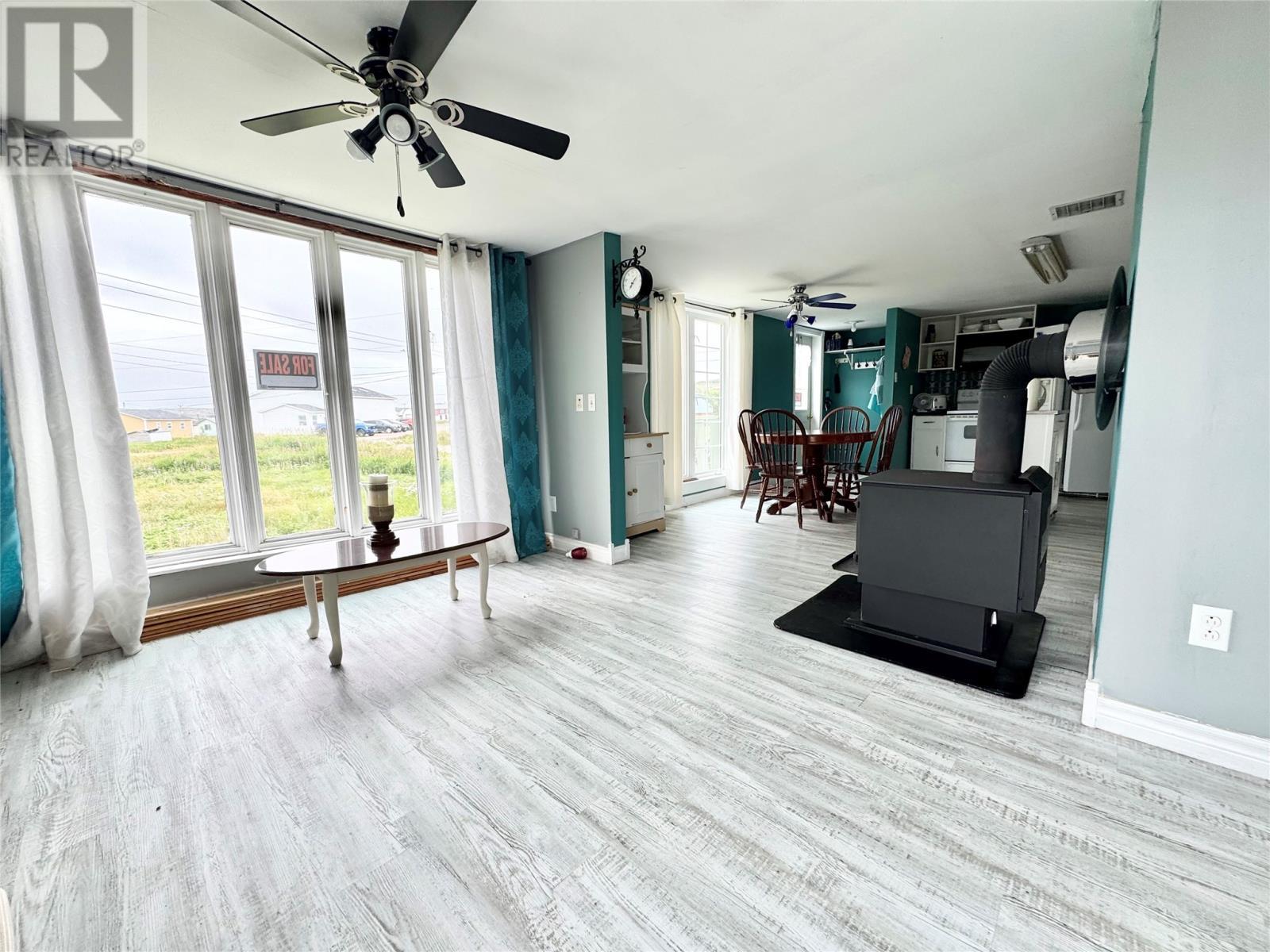 16 B Brown'S Road, Joe Batts Arm, NL - Indoor