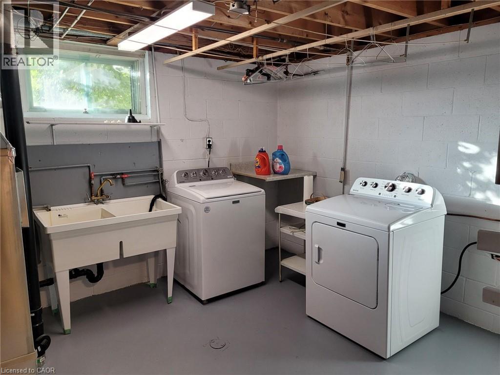 176 Walter Avenue S, Hamilton, ON - Indoor Photo Showing Laundry Room