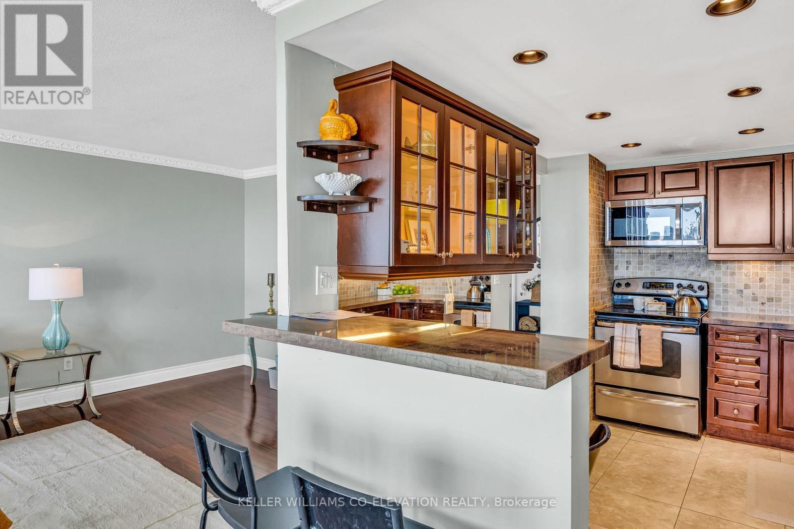 702 - 14 Neilson Drive, Toronto, ON - Indoor Photo Showing Kitchen