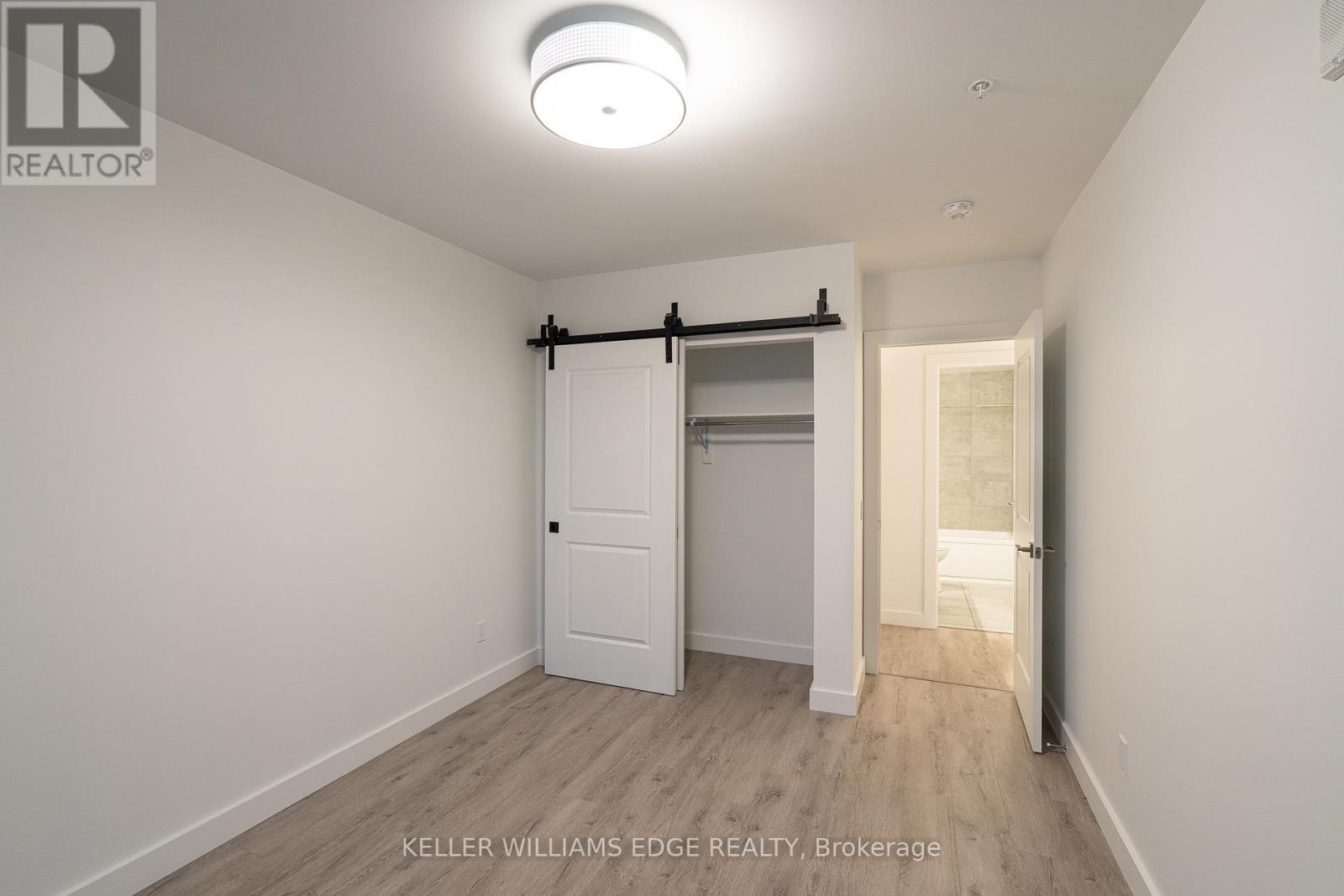 1008 - 15 Glebe Street, Cambridge, ON - Indoor Photo Showing Other Room