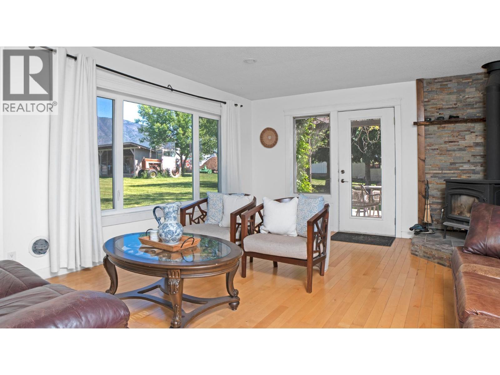 2315 16Th Street, Lister, BC - Indoor Photo Showing Living Room With Fireplace