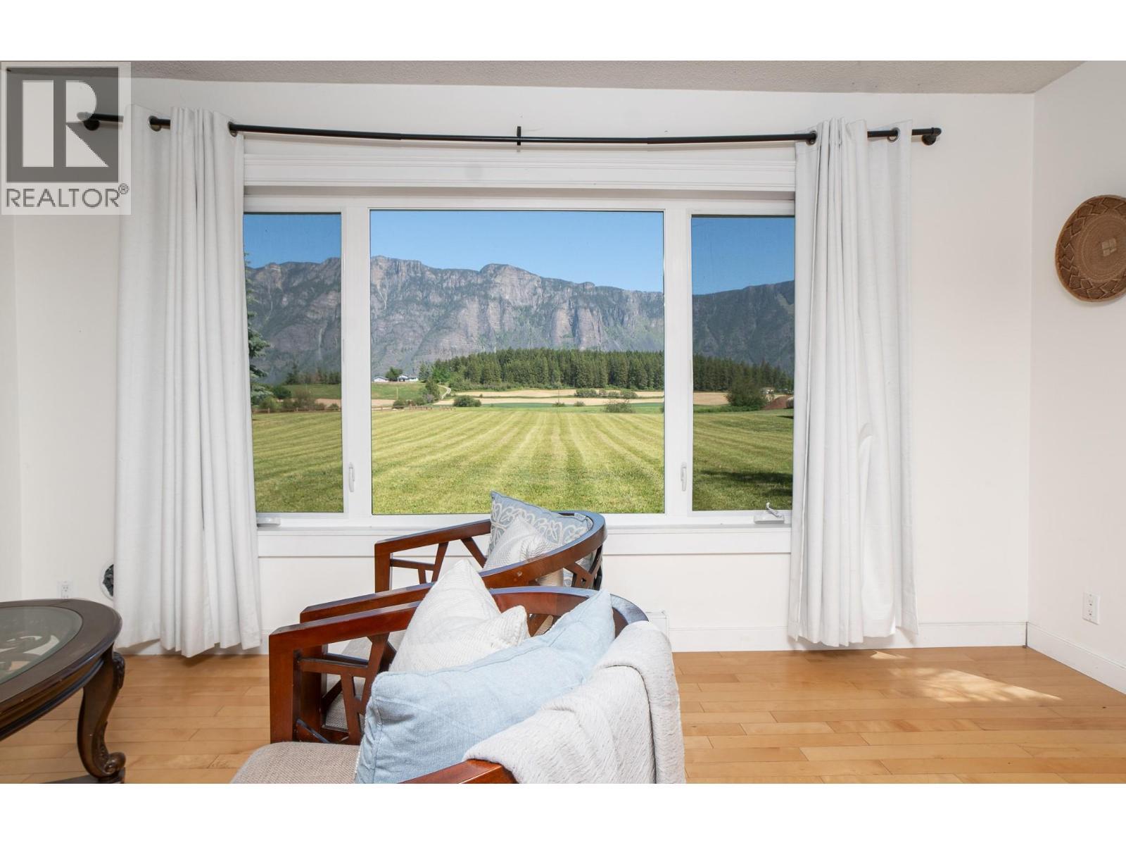 2315 16Th Street, Lister, BC - Indoor