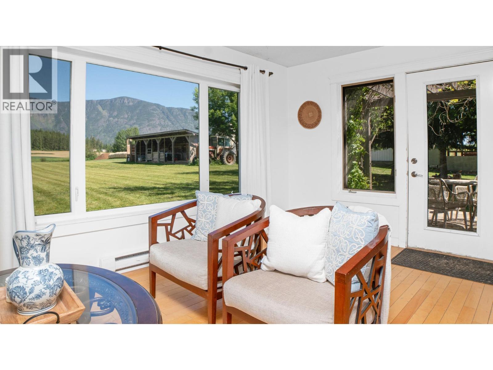 2315 16Th Street, Lister, BC -