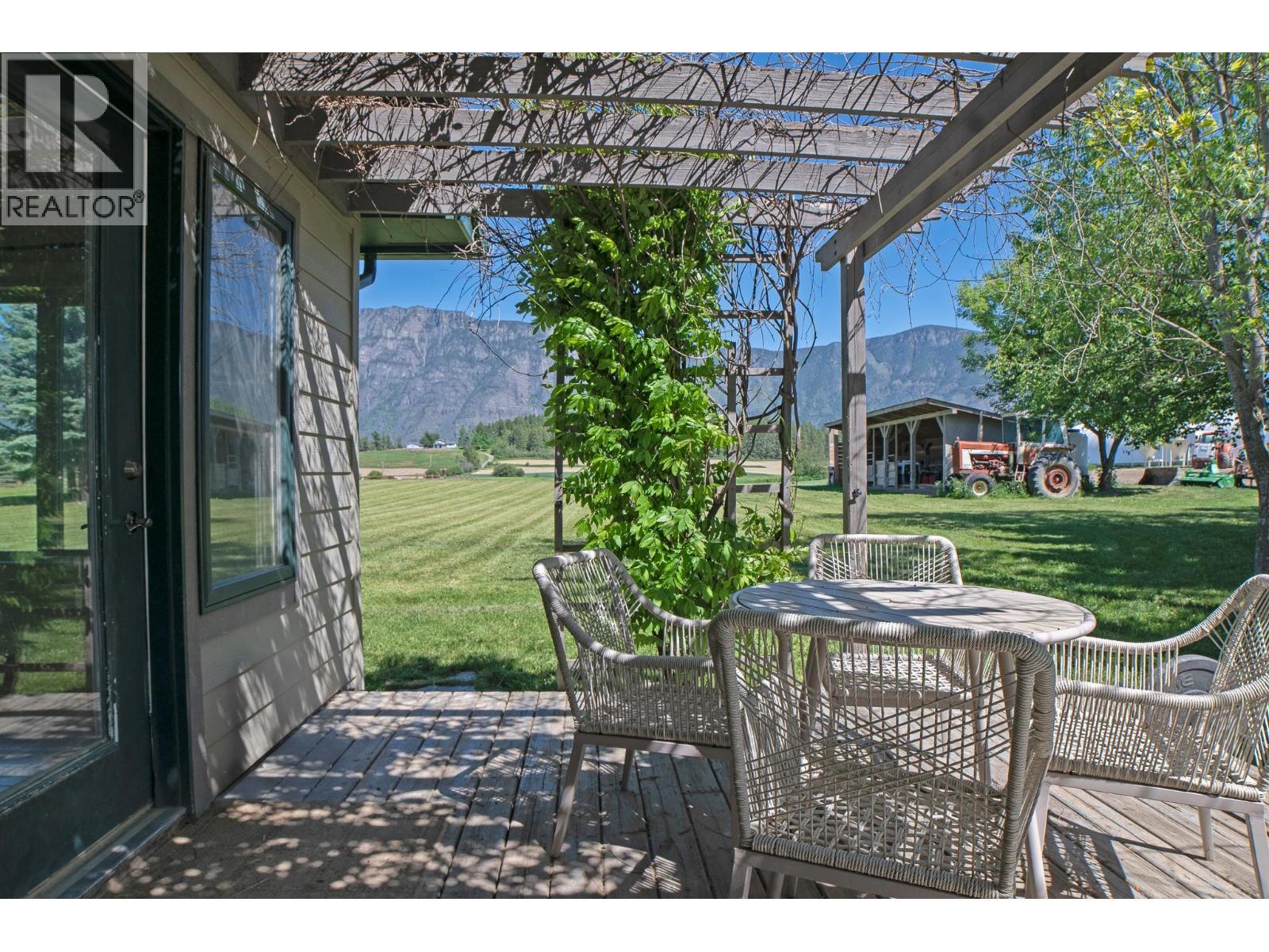 2315 16Th Street, Lister, BC - Outdoor With Deck Patio Veranda