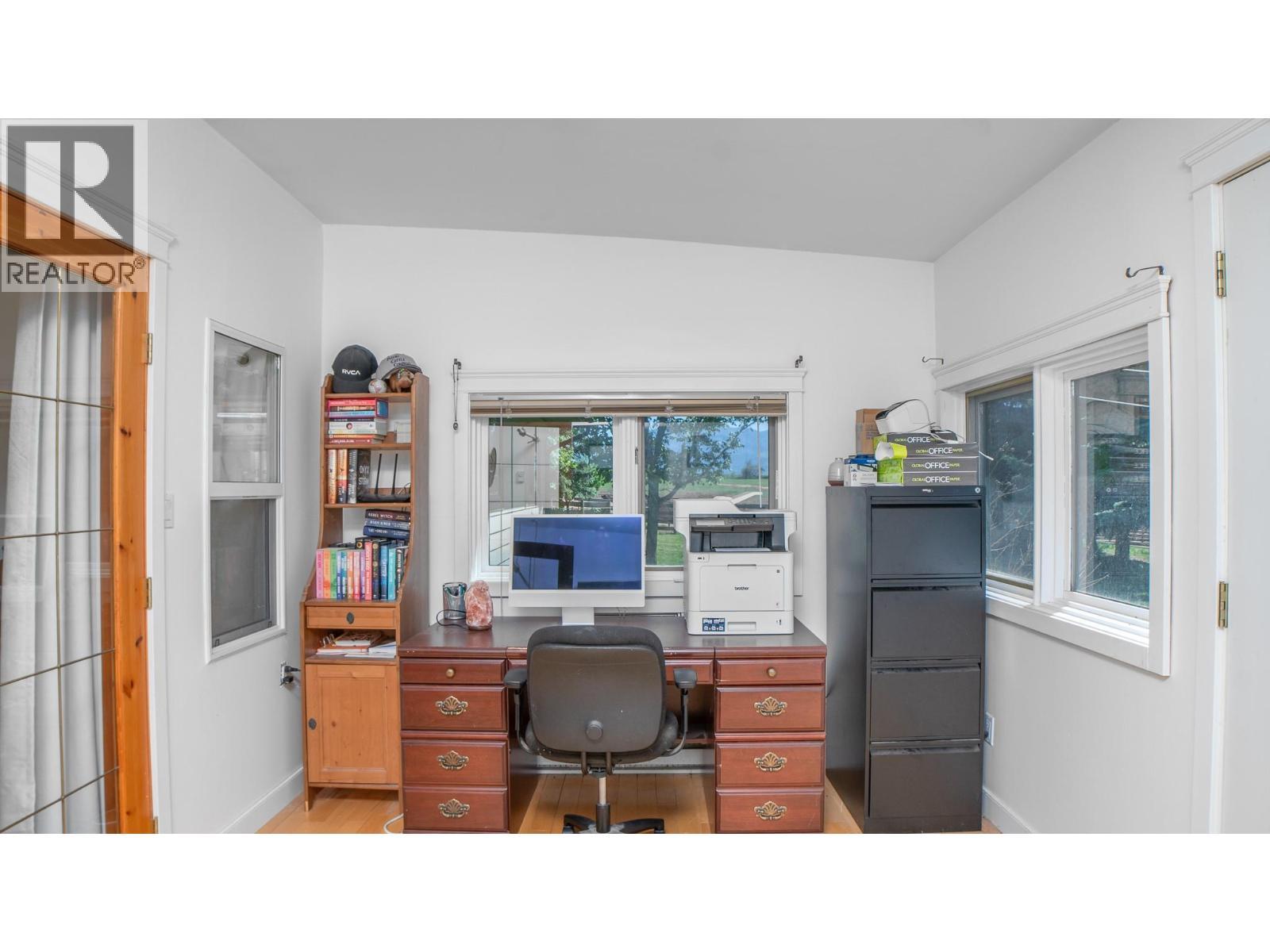 2315 16Th Street, Lister, BC - Indoor Photo Showing Office
