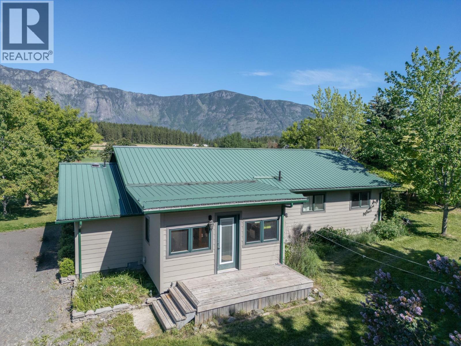 2315 16Th Street, Lister, BC - Outdoor