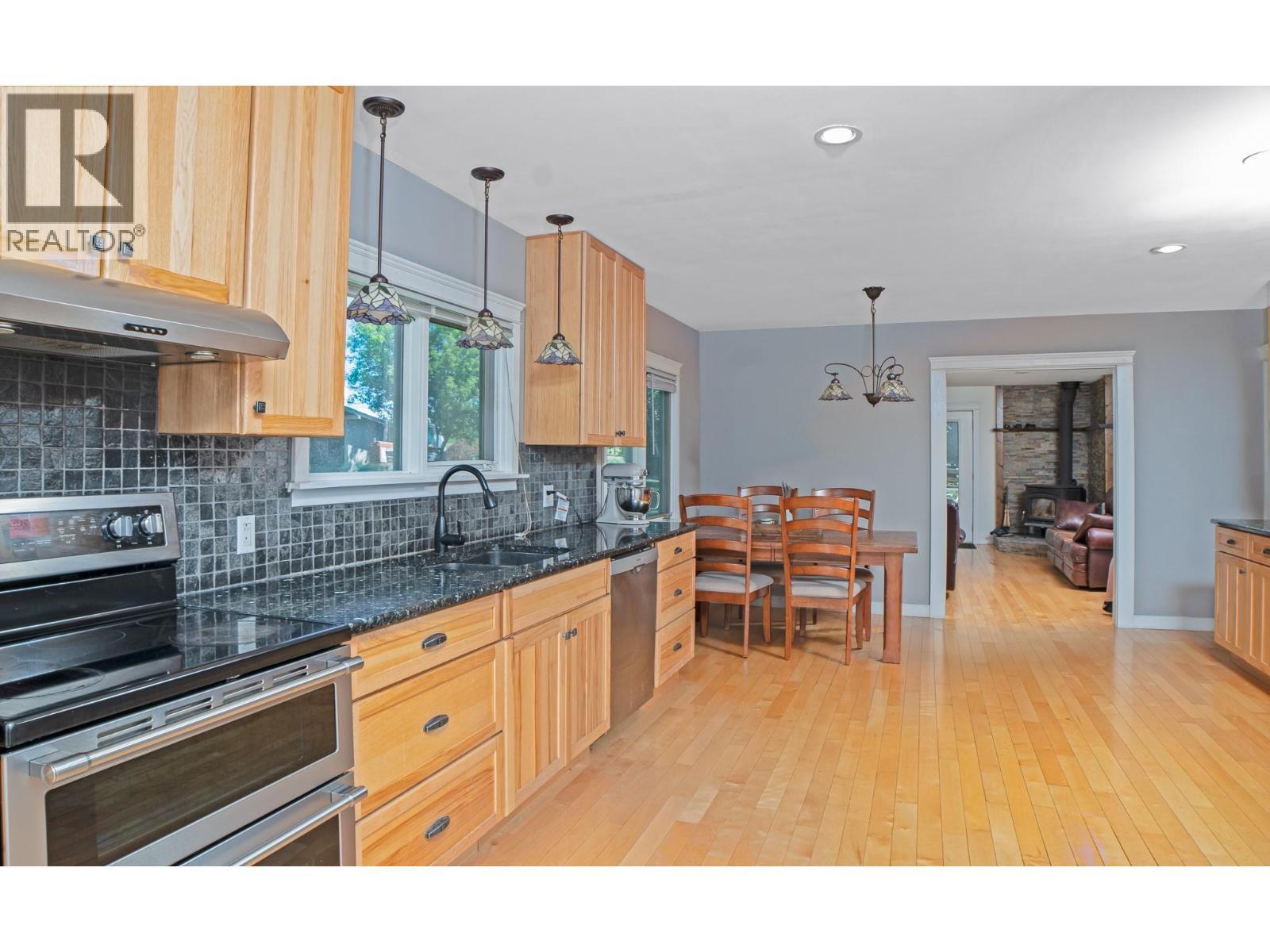 2315 16Th Street, Lister, BC - Indoor Photo Showing Kitchen