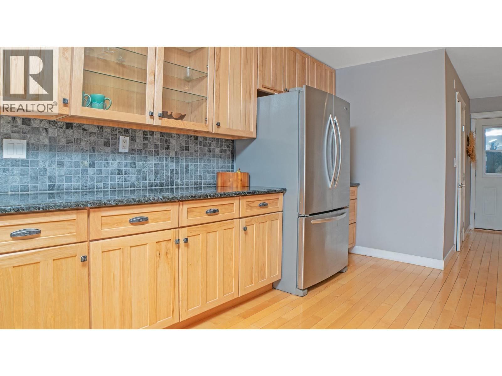 2315 16Th Street, Lister, BC - Indoor Photo Showing Kitchen