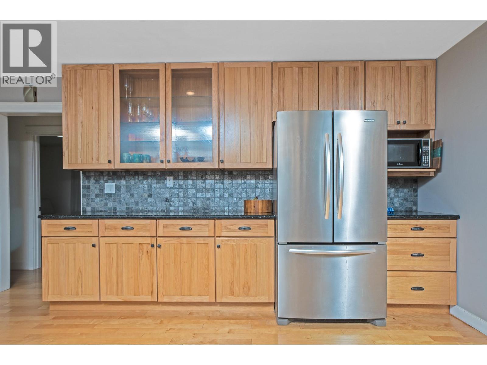 2315 16Th Street, Lister, BC - Indoor Photo Showing Kitchen