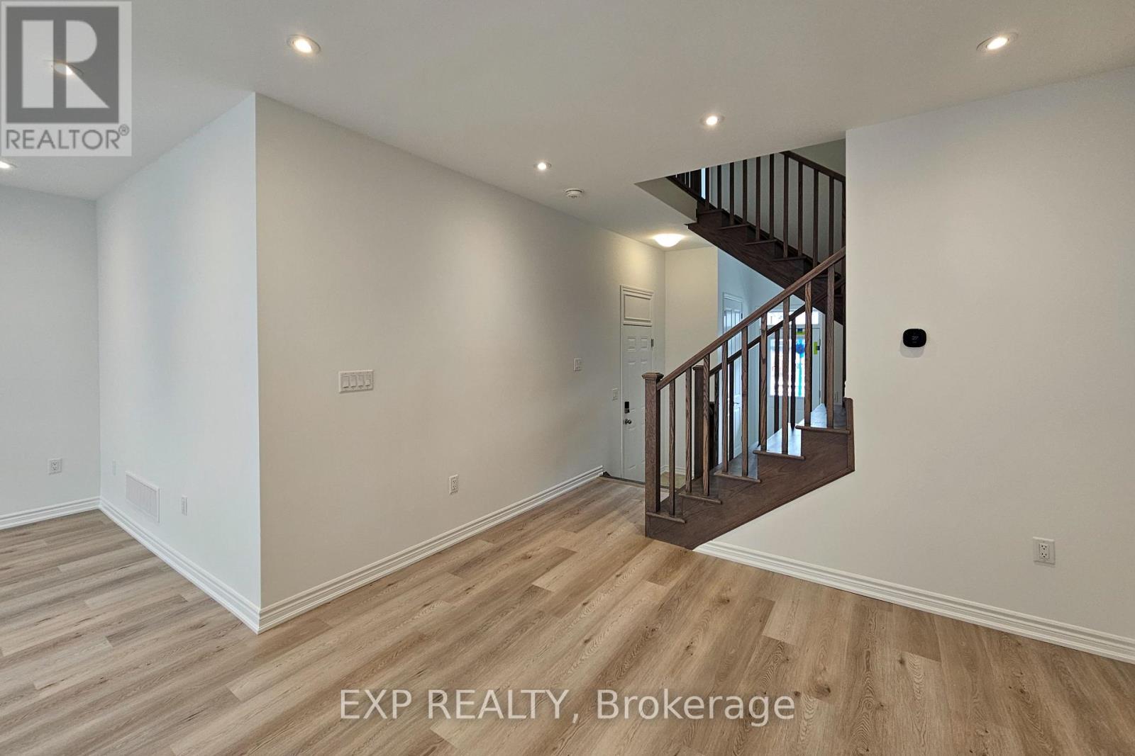 8 Vinewood Crescent, Barrie, ON - Indoor Photo Showing Other Room