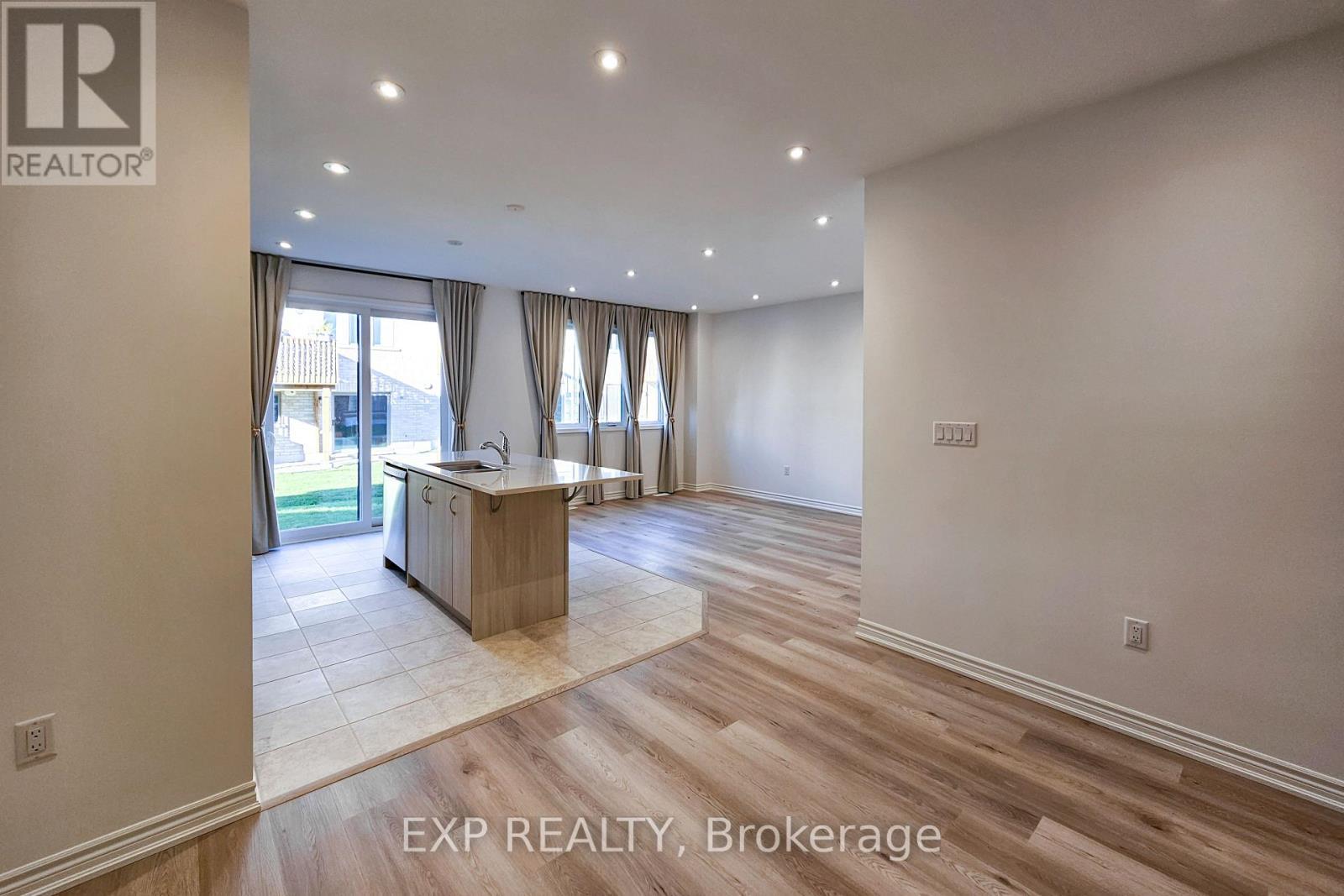 8 Vinewood Crescent, Barrie, ON - Indoor Photo Showing Other Room