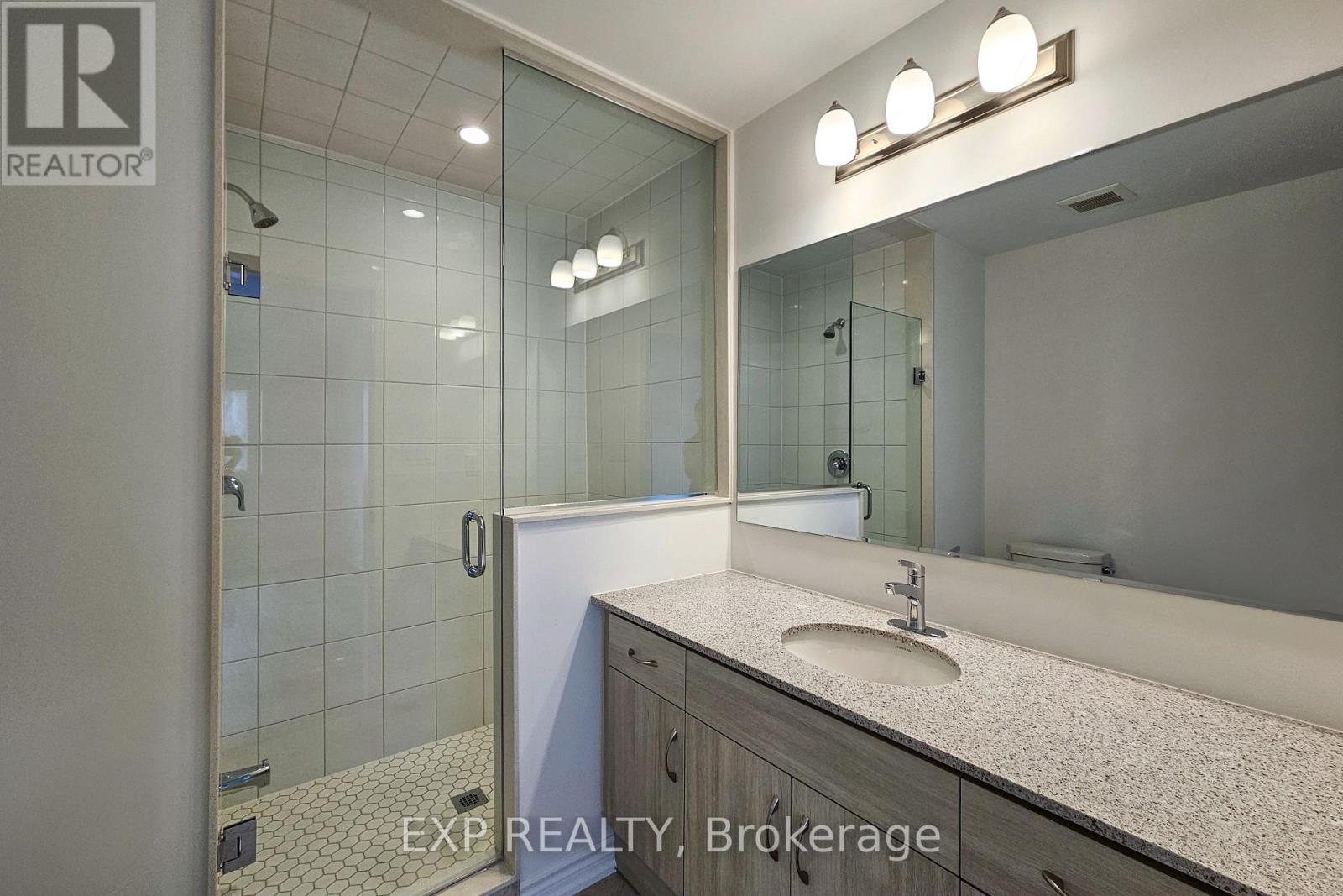 3-Piece Ensuite - 8 Vinewood Crescent, Barrie, ON - Indoor Photo Showing Bathroom