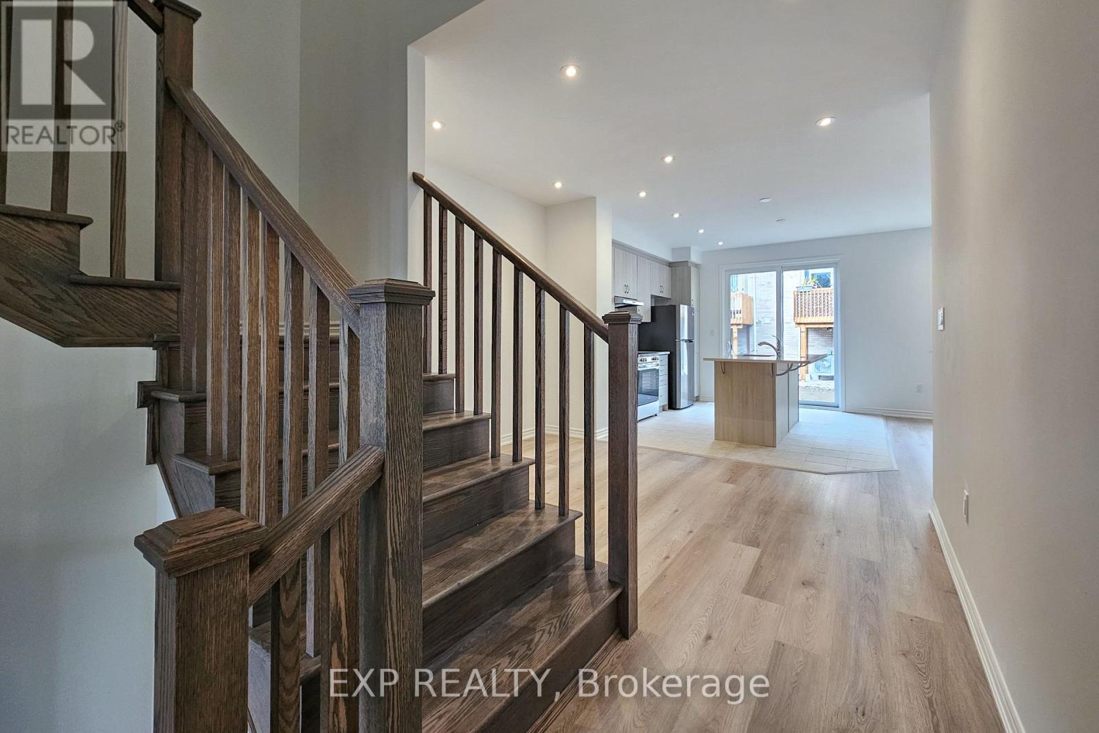 Birght & Open - 8 Vinewood Crescent, Barrie, ON - Indoor Photo Showing Other Room