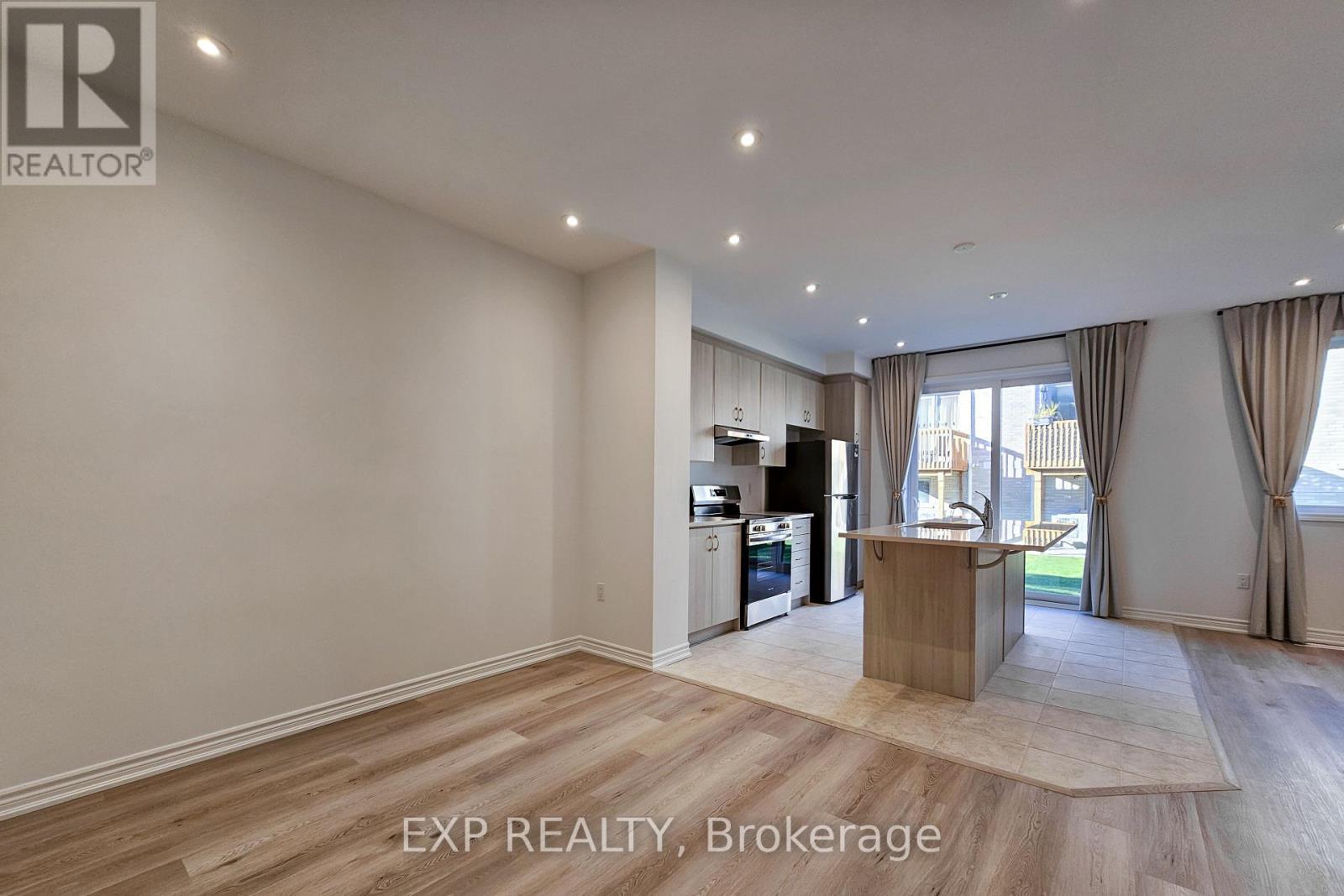 8 Vinewood Crescent, Barrie, ON - Indoor Photo Showing Other Room