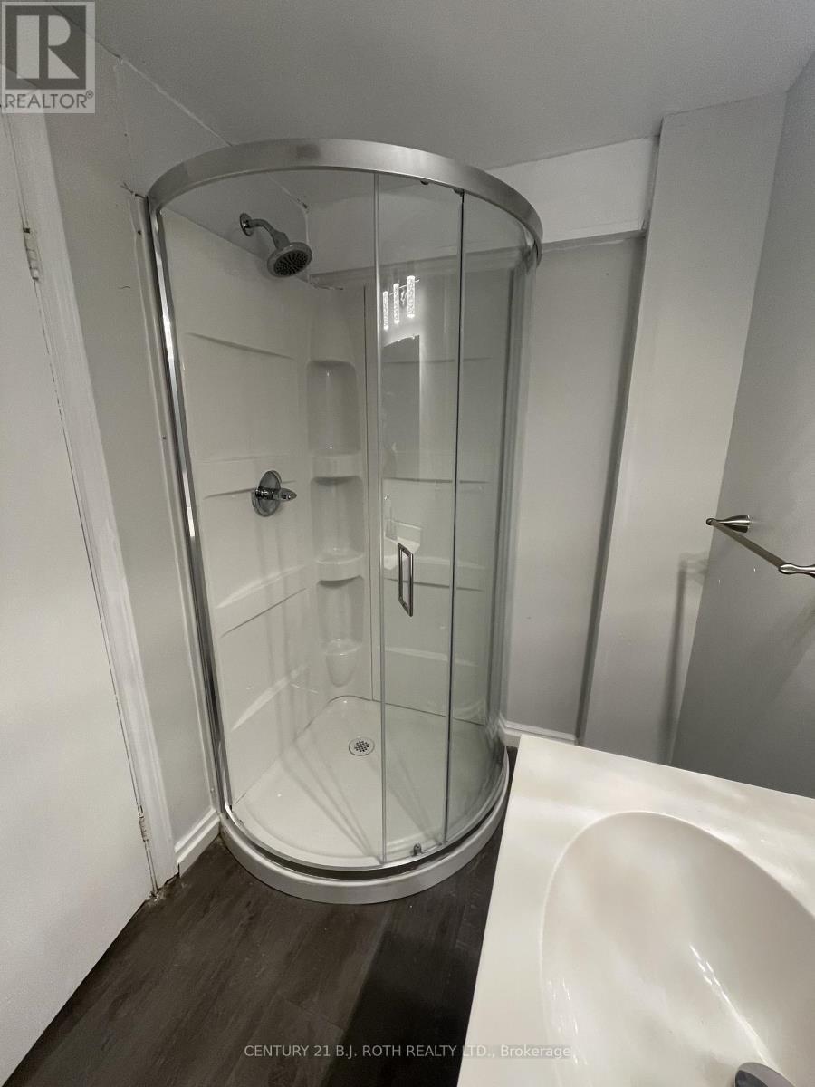 8 Daphne Crescent, Barrie, ON - Indoor Photo Showing Bathroom